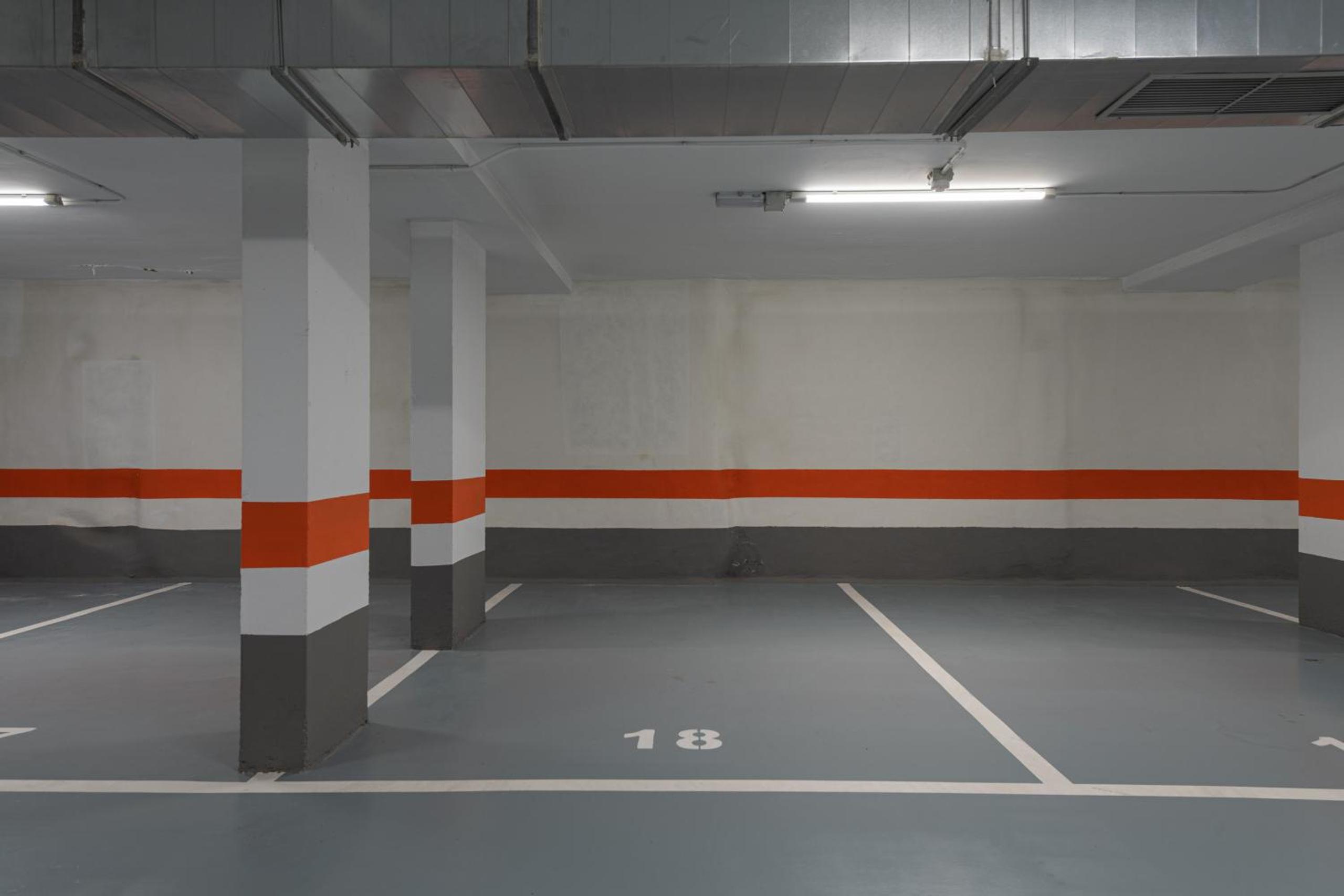 Eli Canteras-Parking-Airco by CanariasGetaway view 3