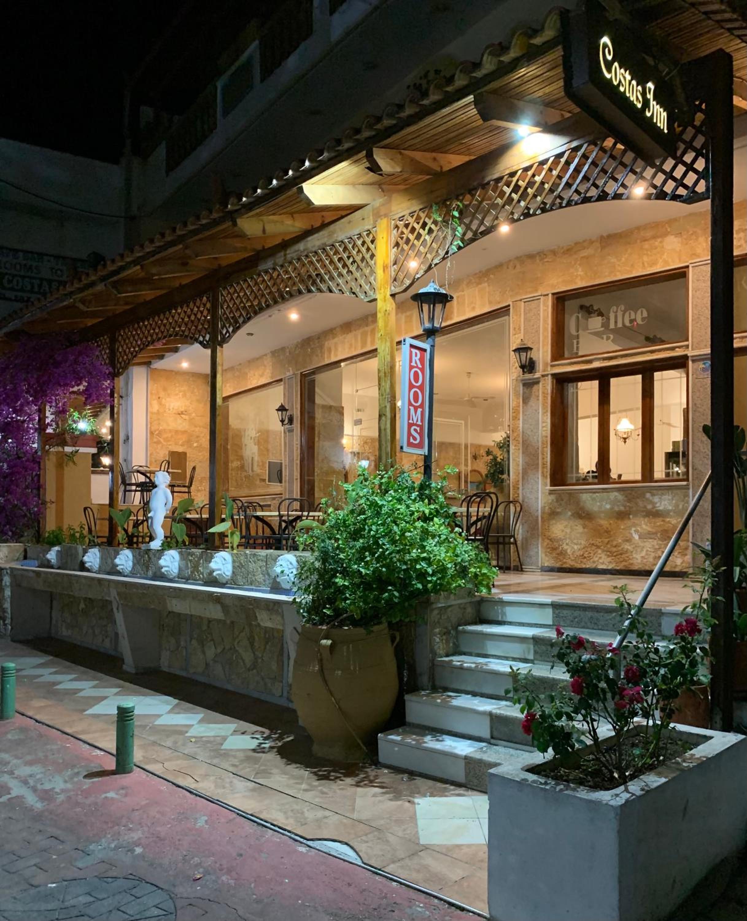 Costas Inn