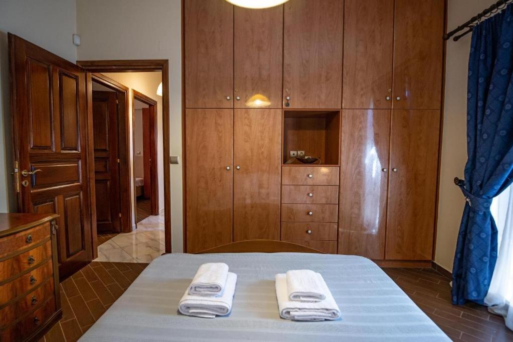Luxury Rustic Villa Mountain View view 3