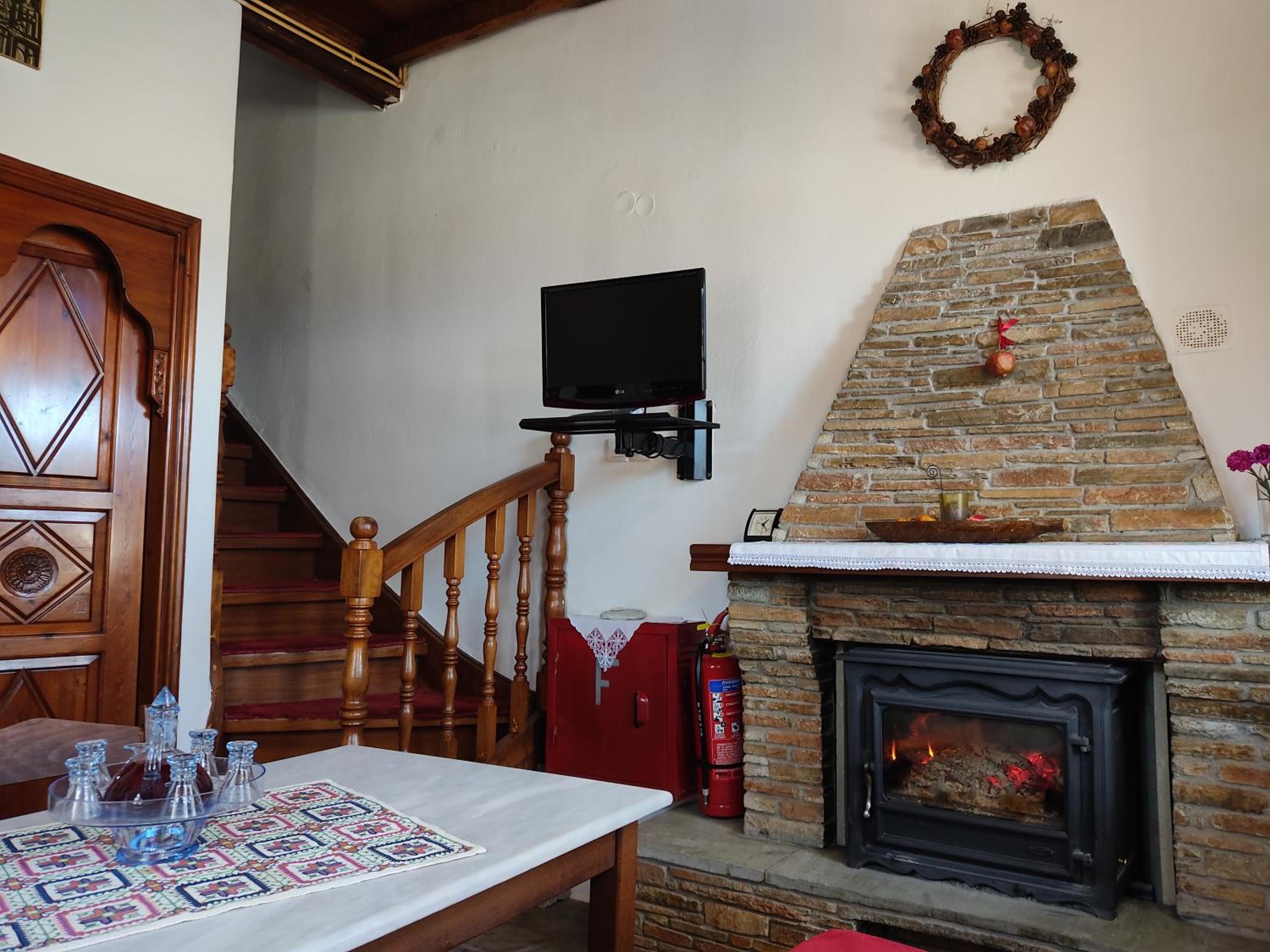 Archontiko Repana - Makrinitsa Stone Retreat