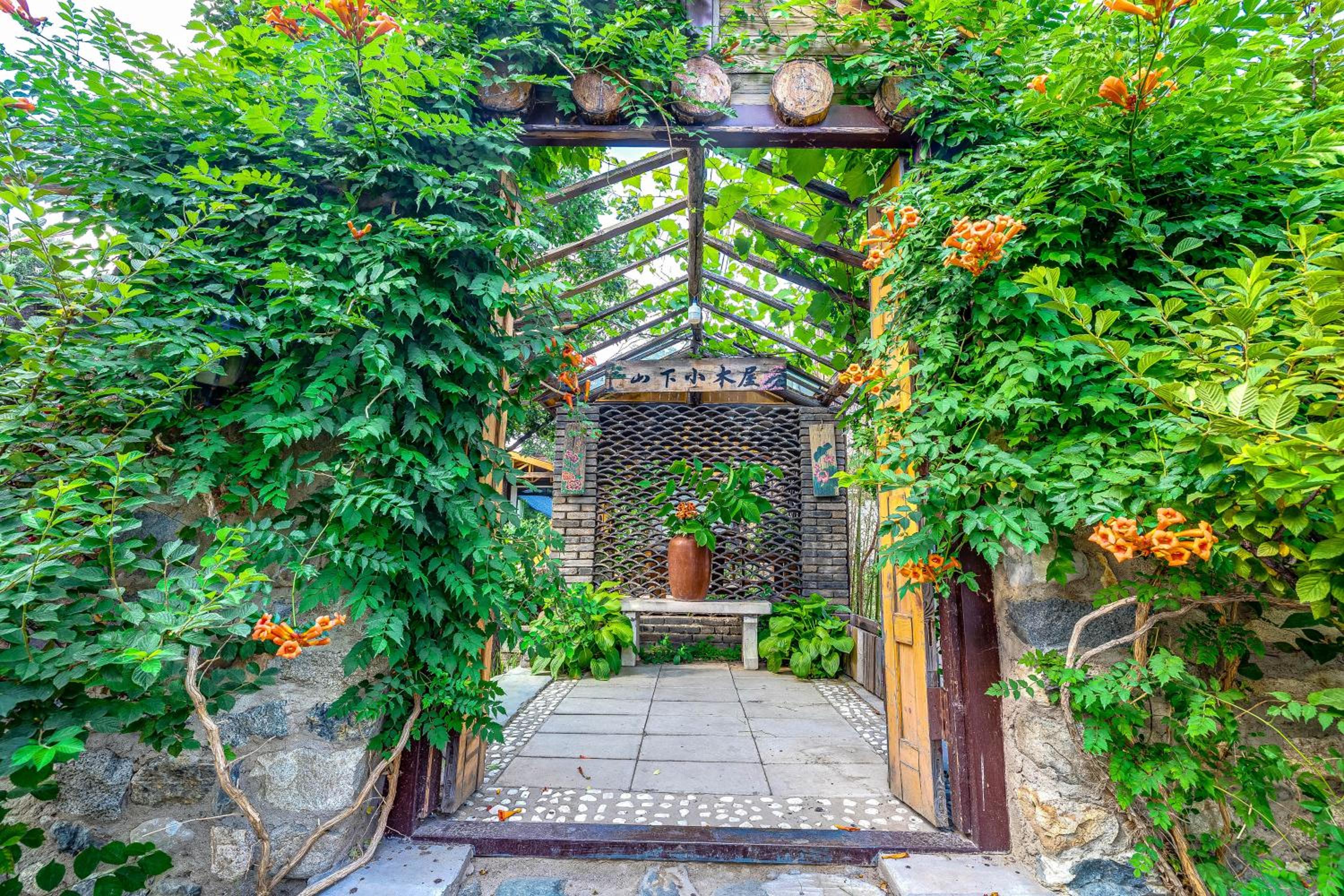 B&B under Great Wall
