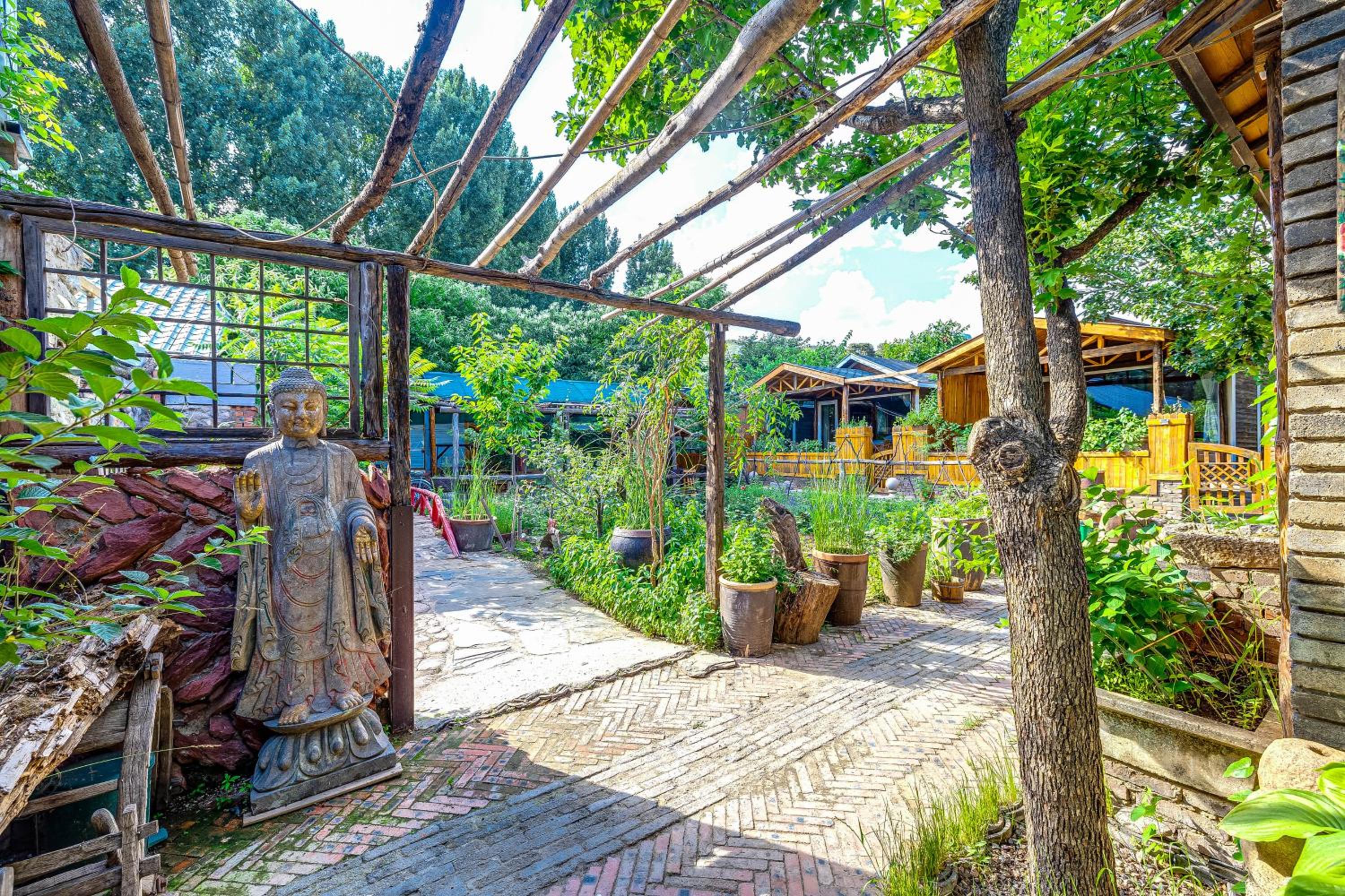 B&B under Great Wall