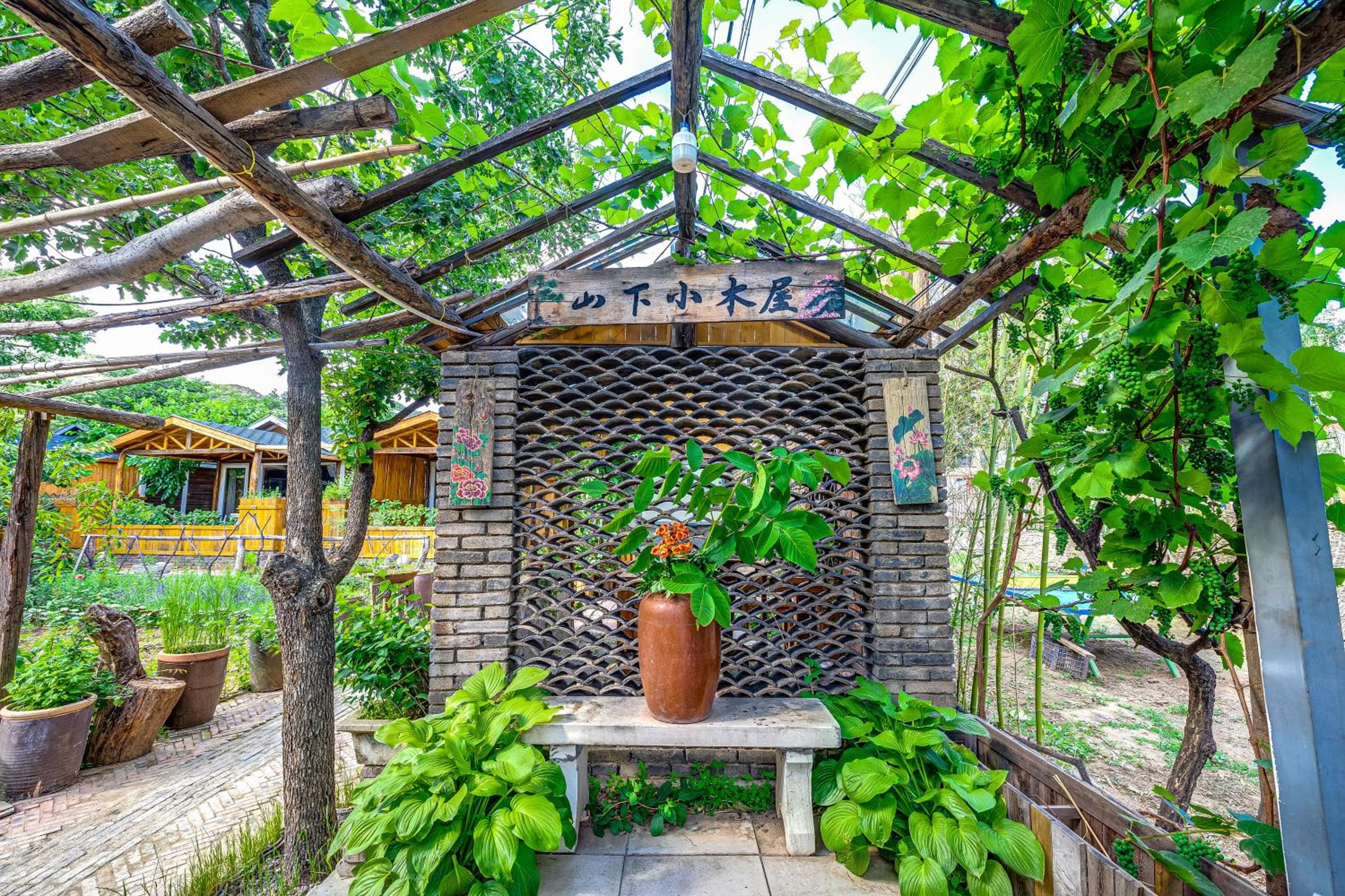 B&B under Great Wall