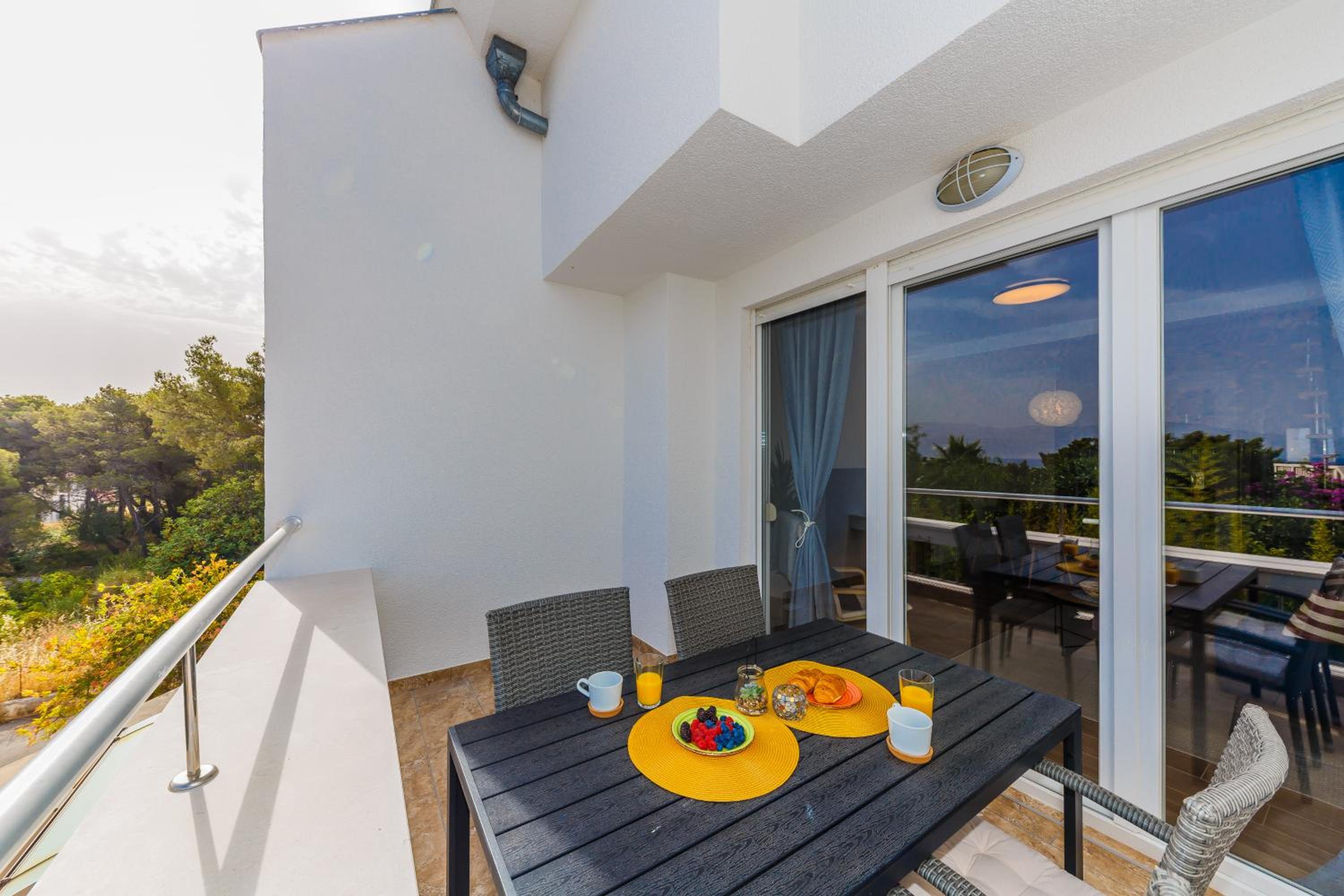 Apartment Maestral view 3