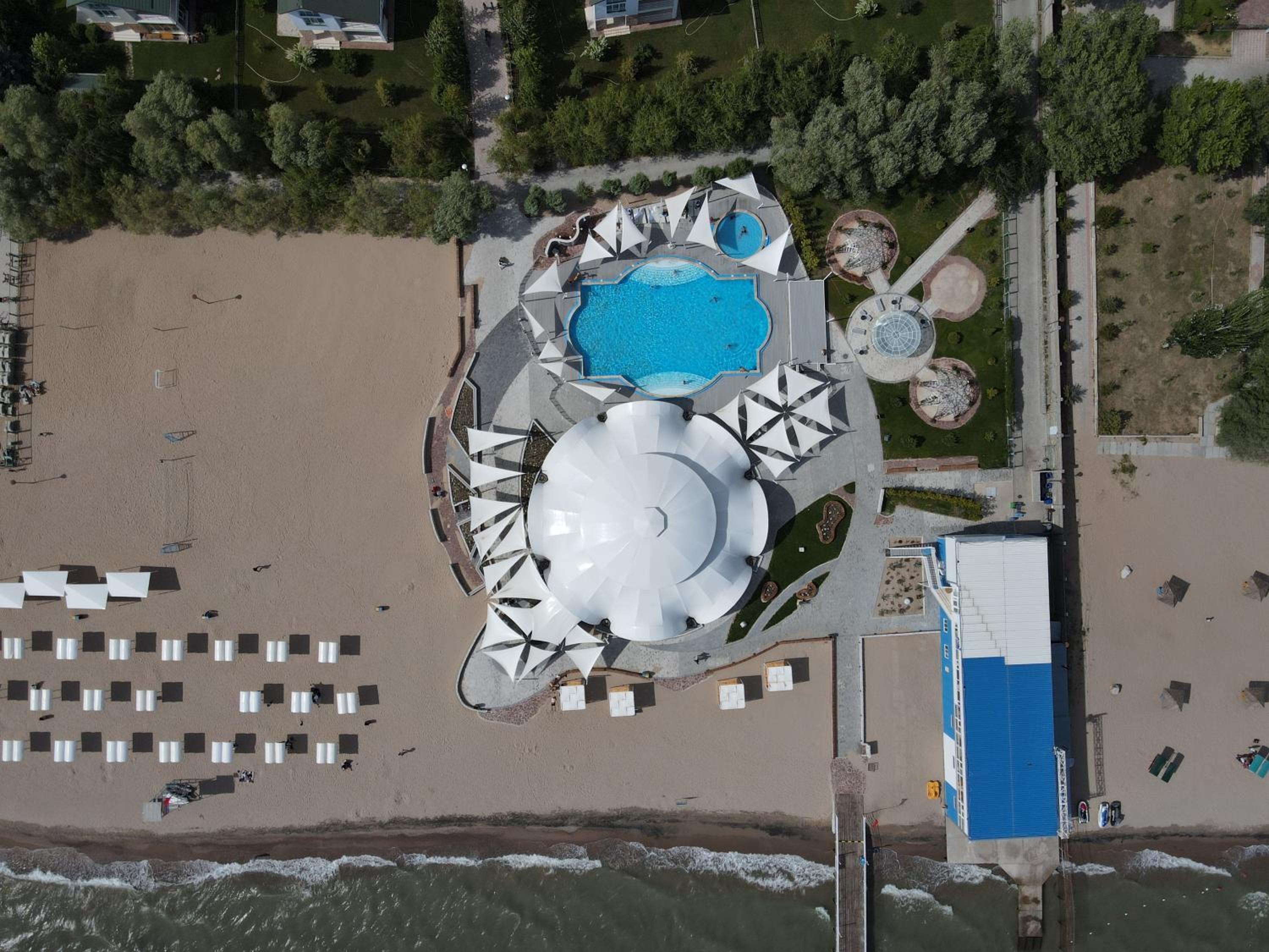 swimming pool