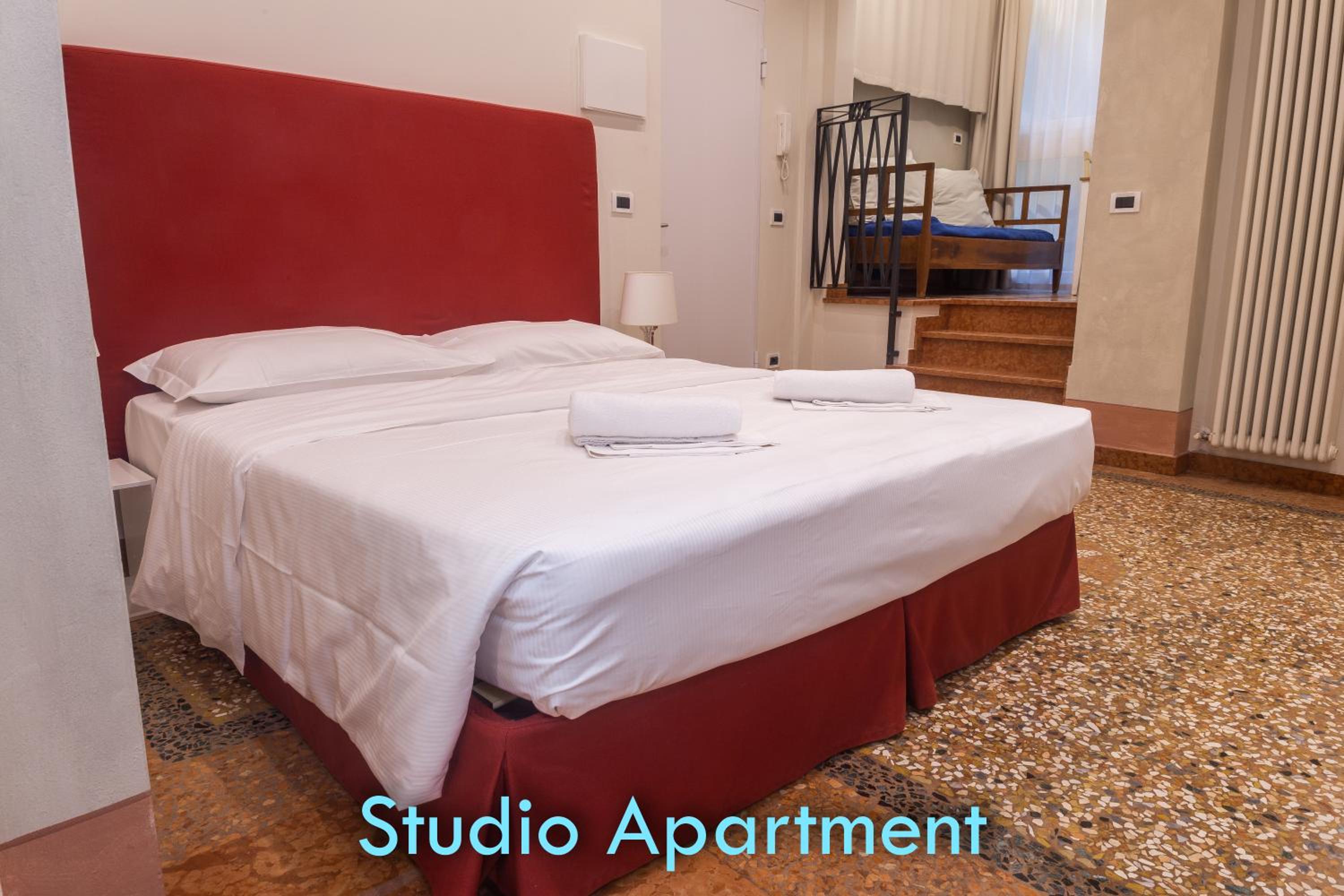 BolognaRoomscom - Santo Stefano Apartments