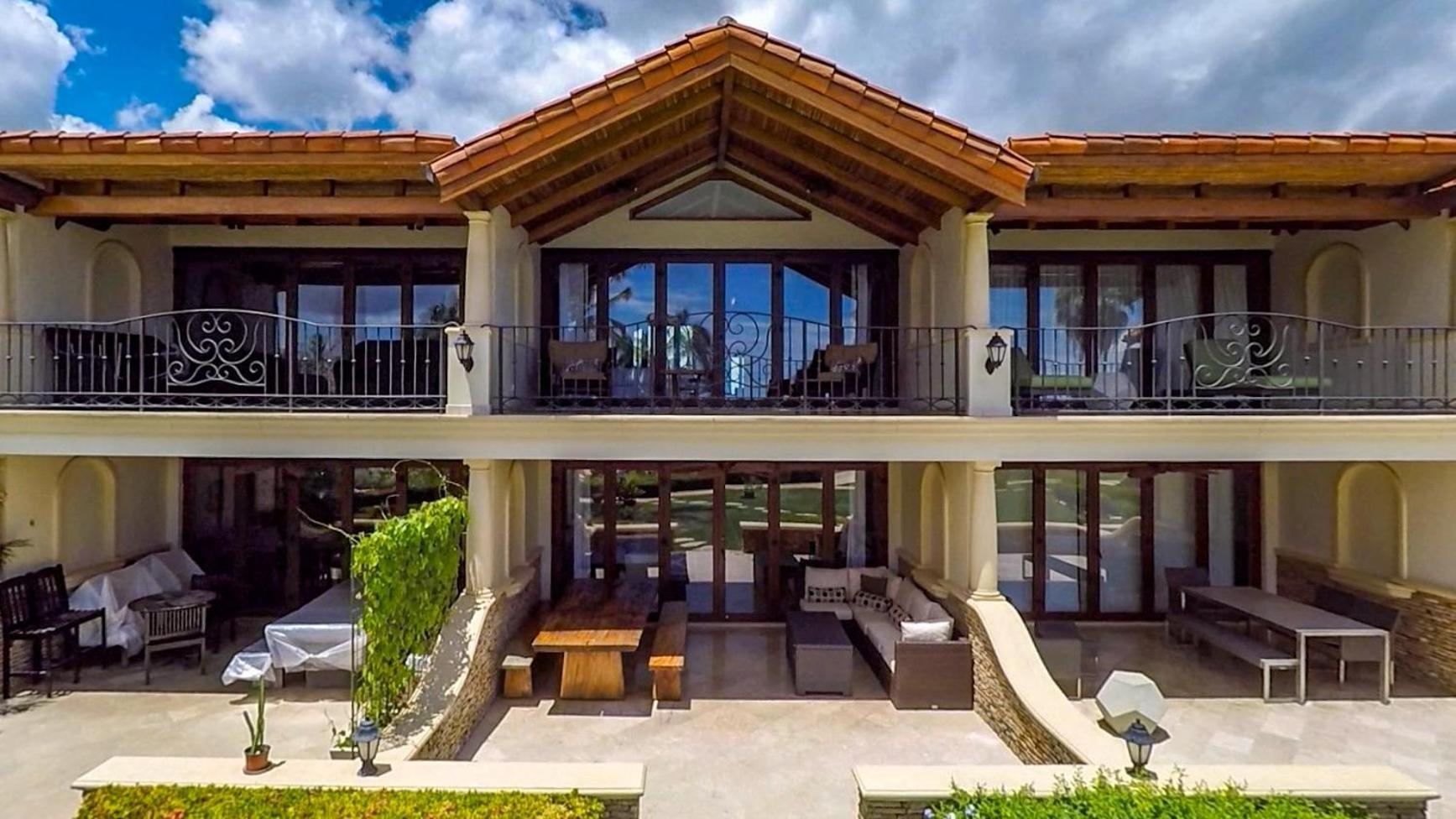 Chic Condo with a Stylish Coastal Design in an Exclusive Condo Community with Direct Beach Access