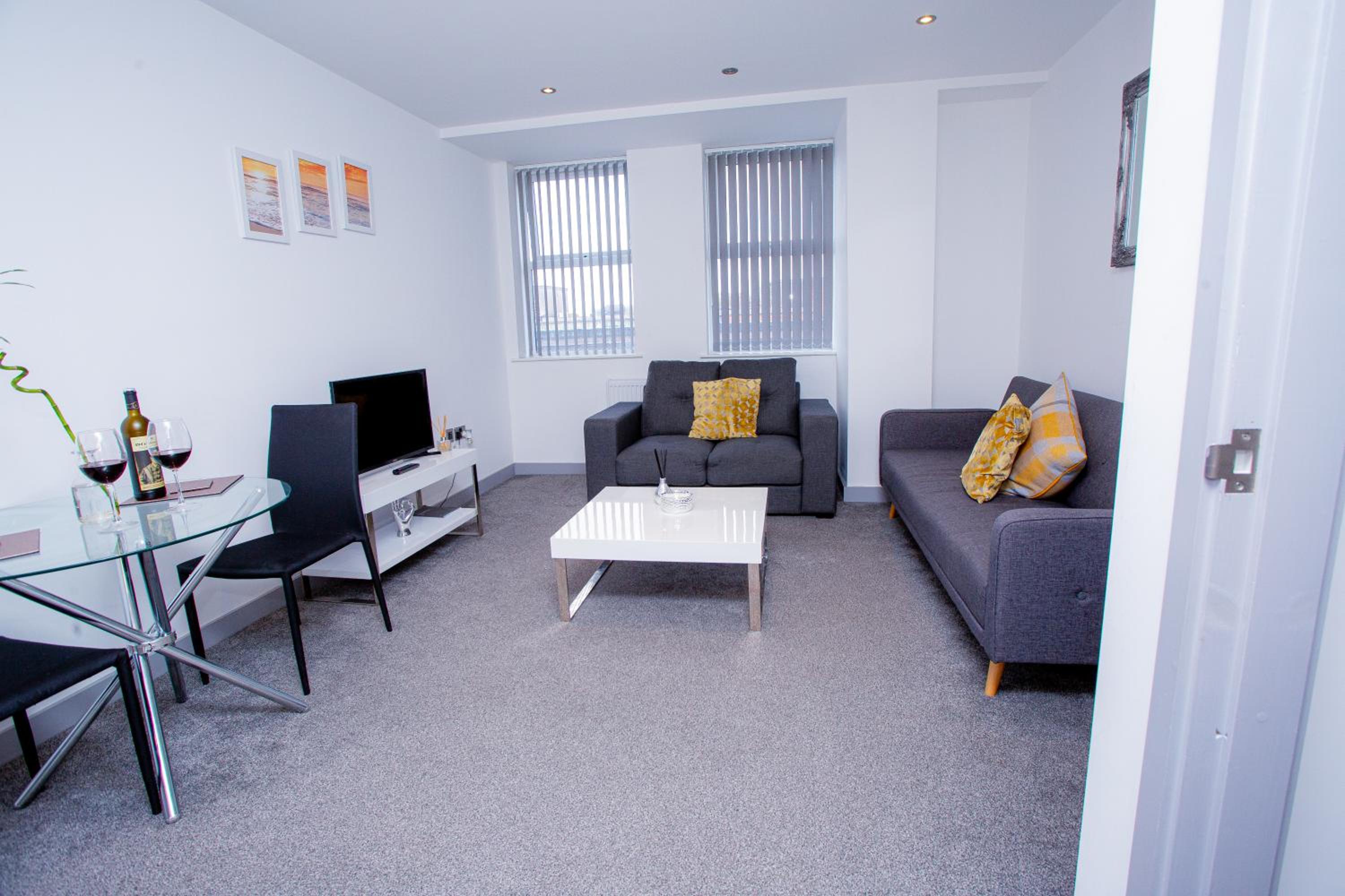 Cosy Executive City Apartment view 2