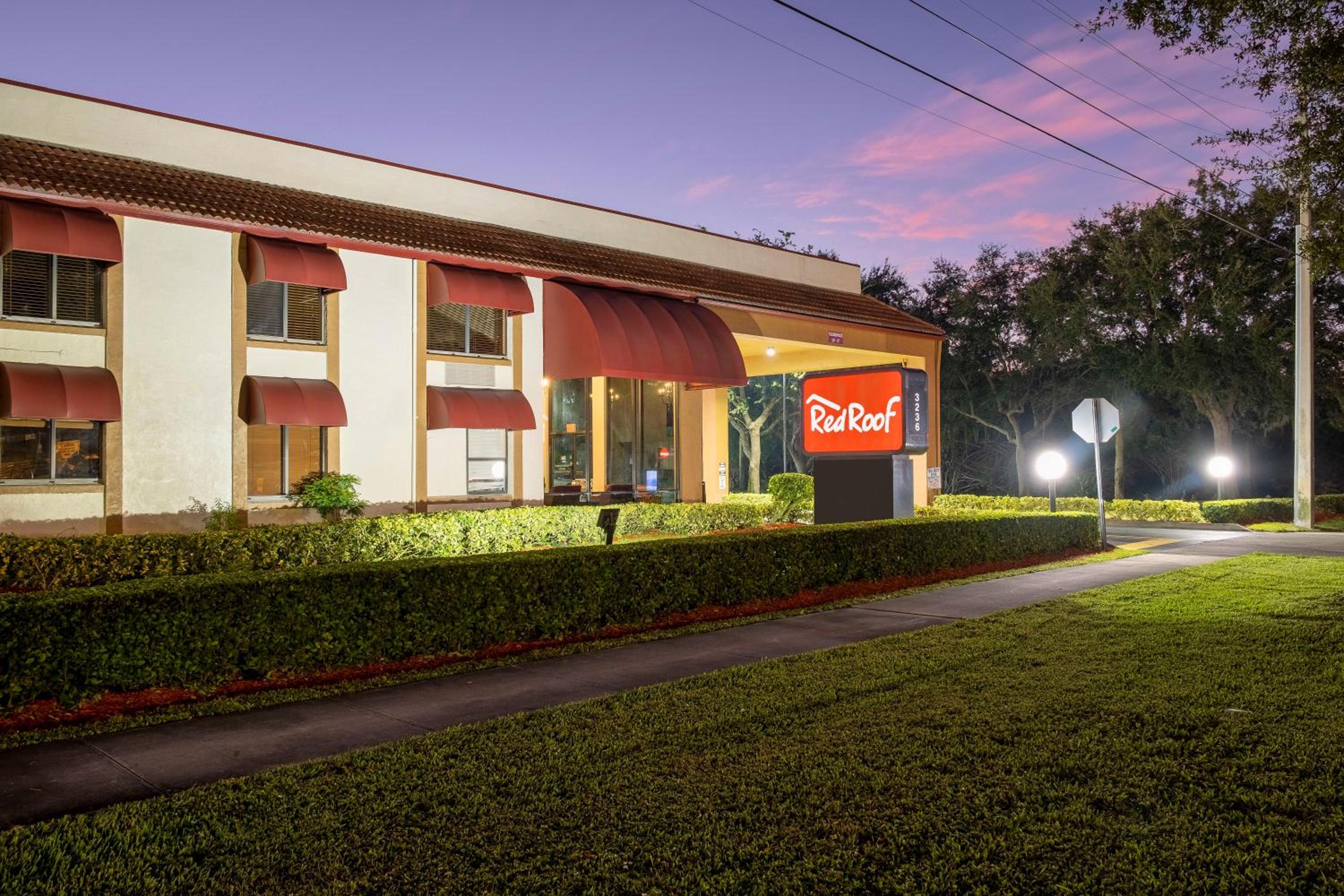 Red Roof Inn Ft Pierce view 4