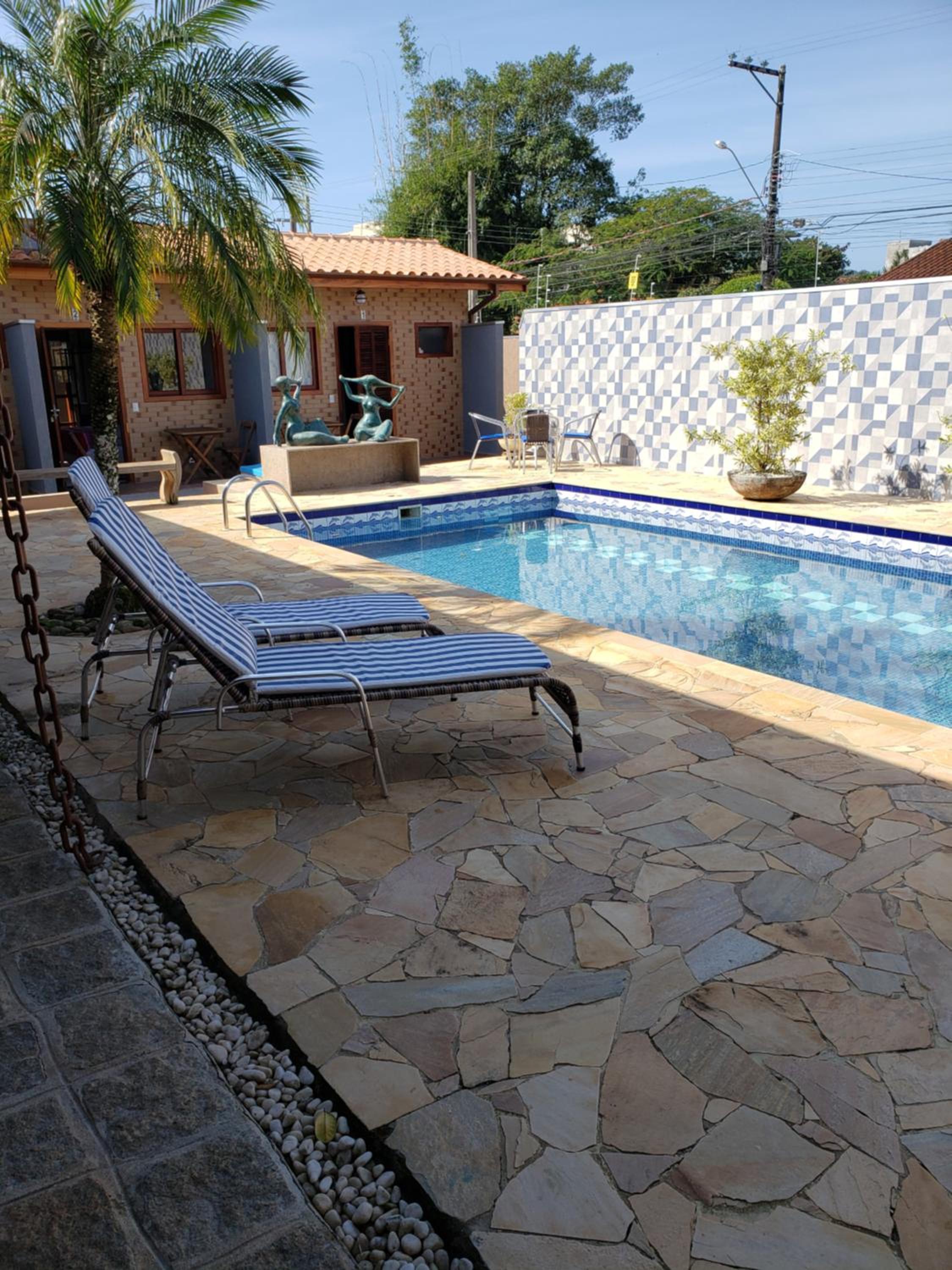 Suítes Verano Ubatuba - Bairro Itaguá - com piscina