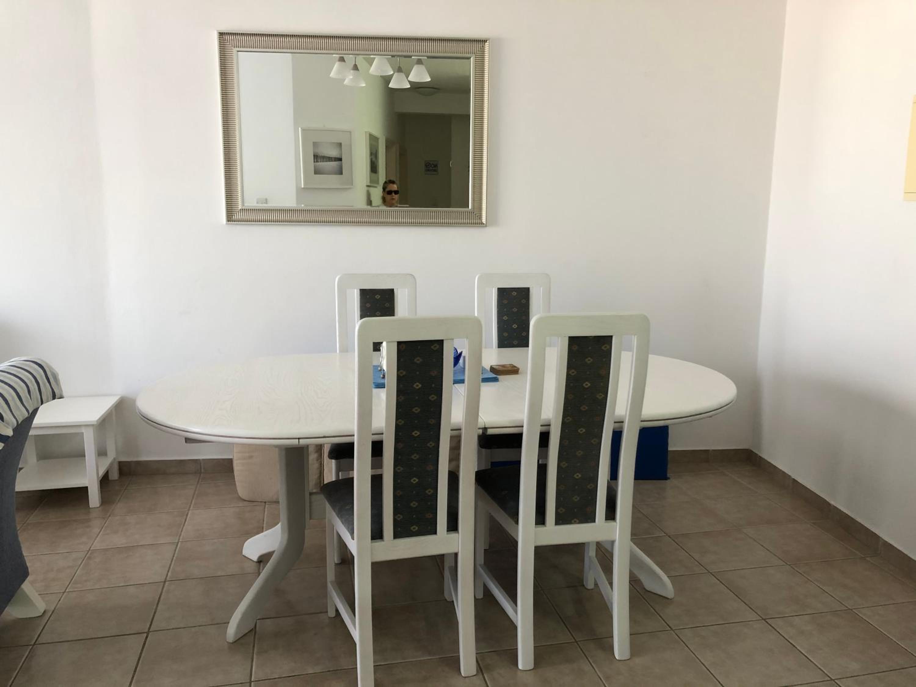 Kings Palace - fabulous pool-side 2 bed apartment