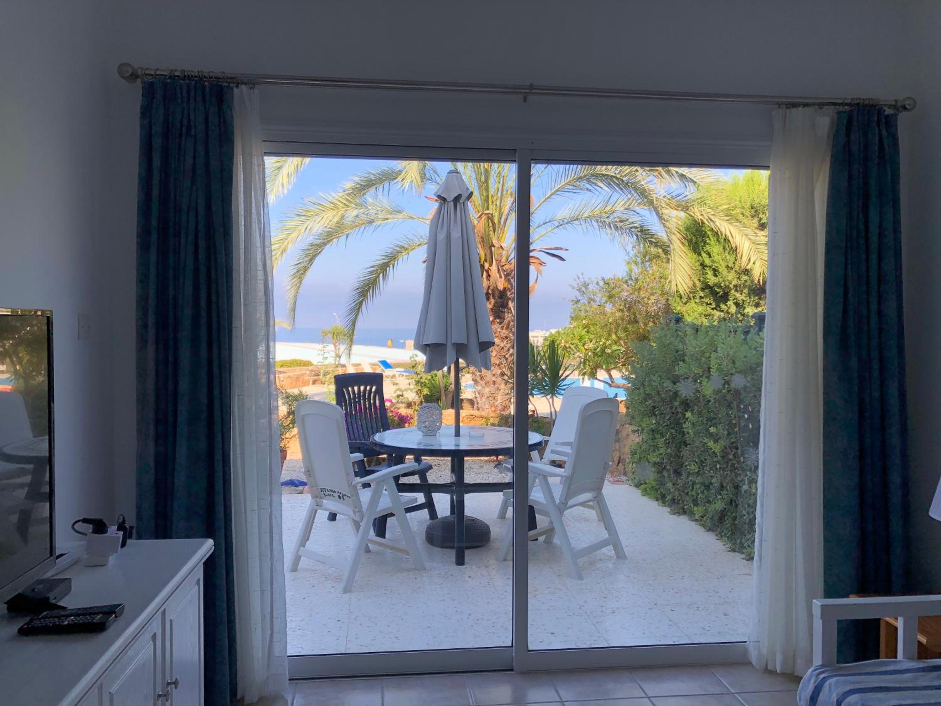 Kings Palace - fabulous pool-side 2 bed apartment