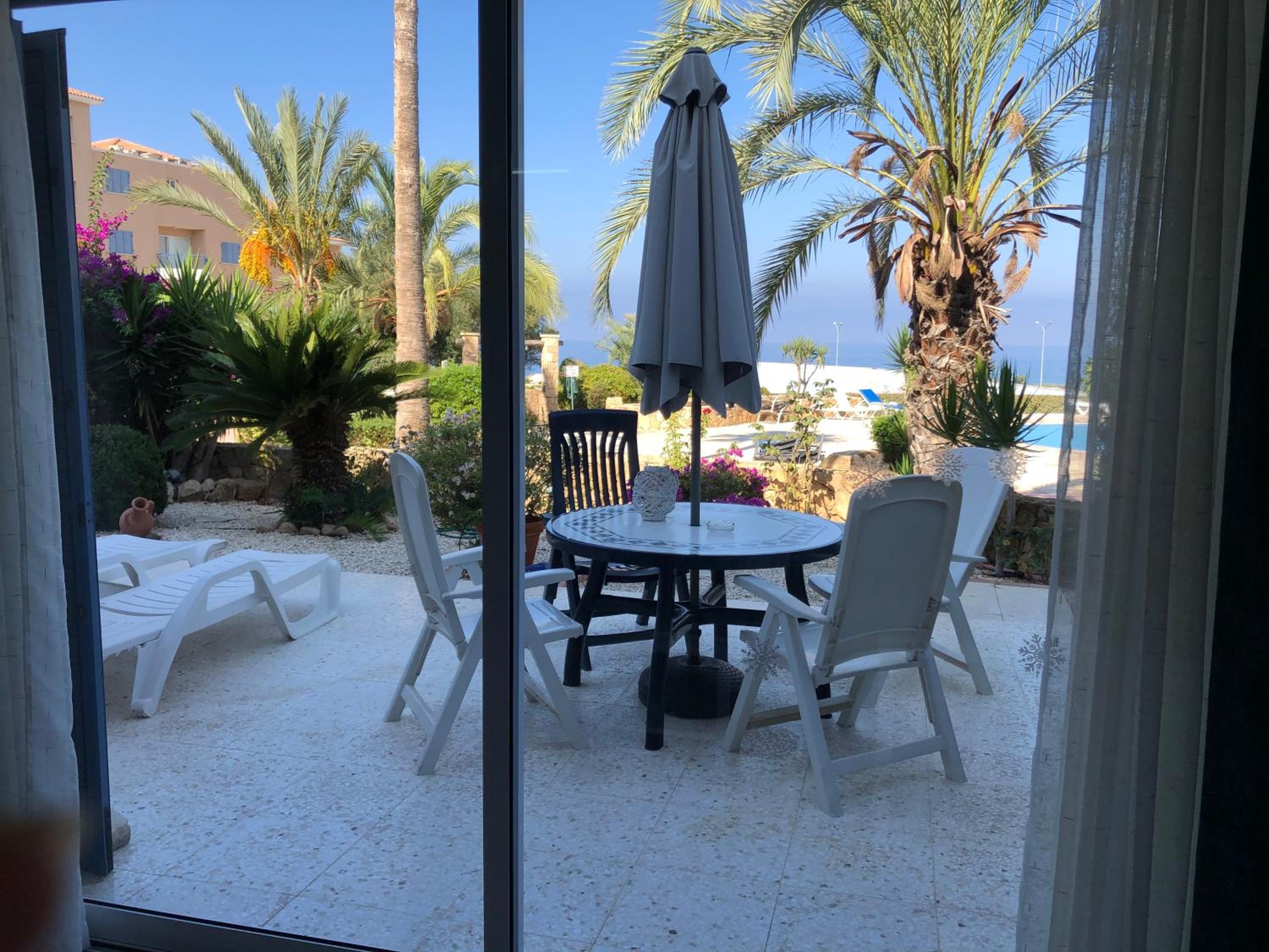 Kings Palace - fabulous pool-side 2 bed apartment