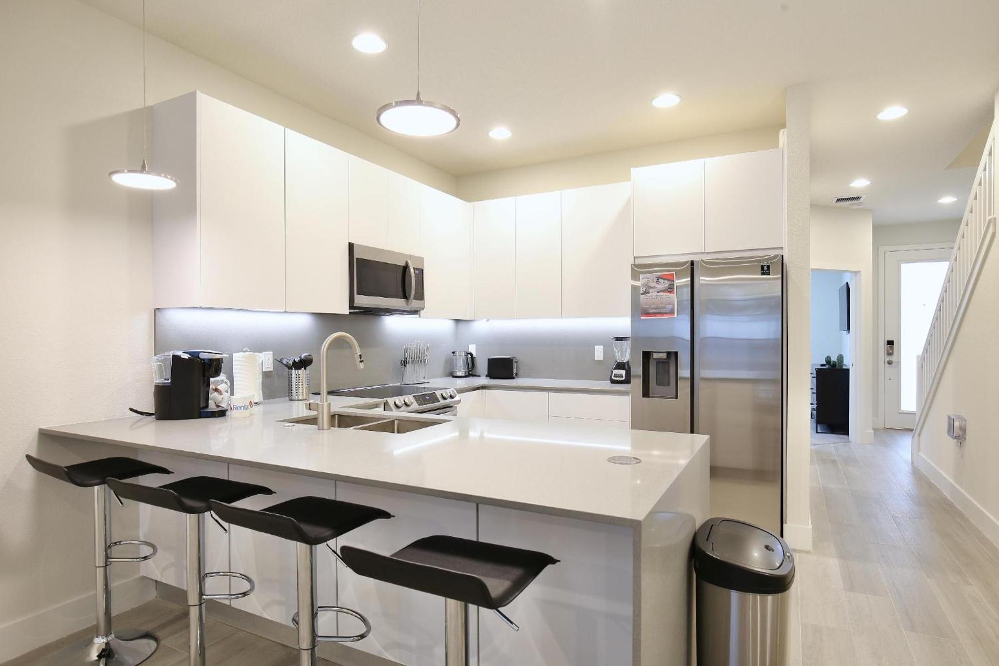 Amazing 3 bedroomloft townhouse in Hidden Forest, with private pool!