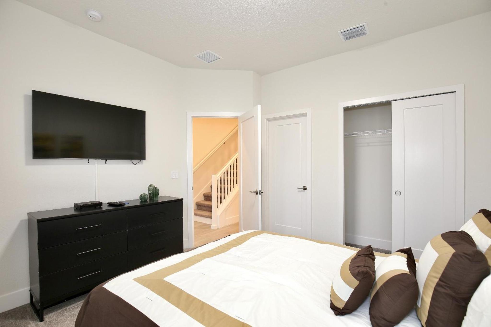 Amazing 3 bedroomloft townhouse in Hidden Forest, with private pool!