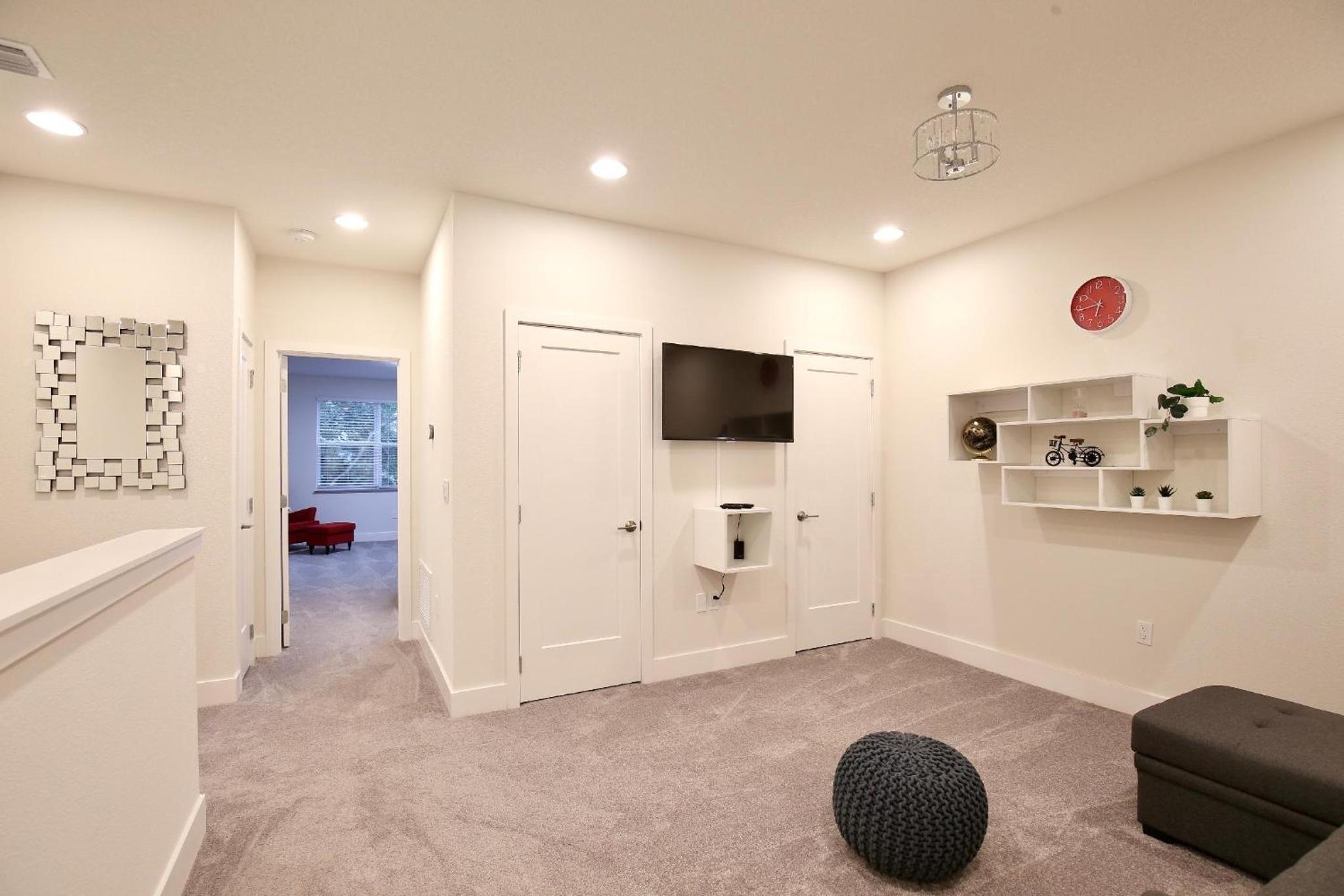 Amazing 3 bedroomloft townhouse in Hidden Forest, with private pool!
