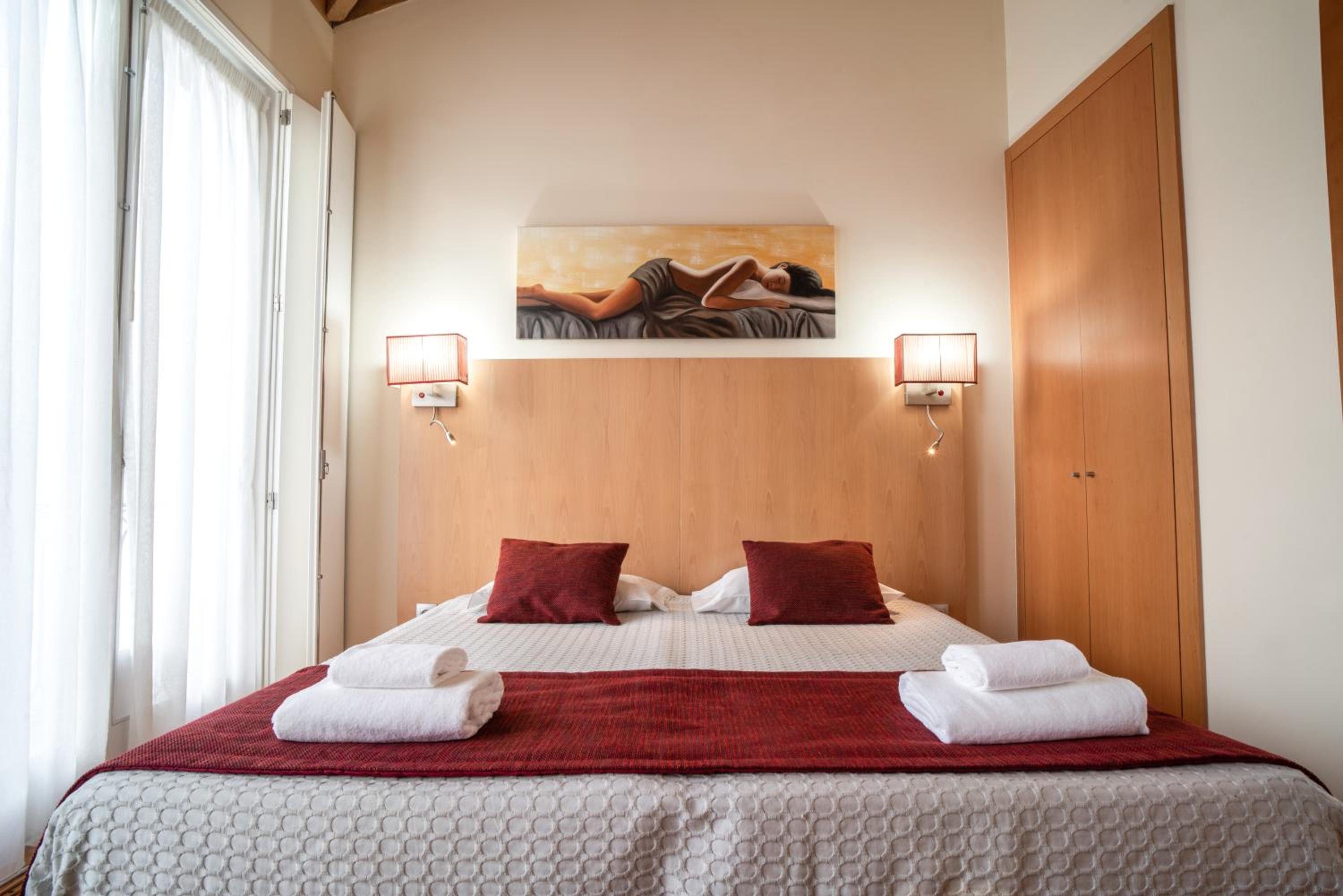 Locally Yours Oporto Apartments view 4