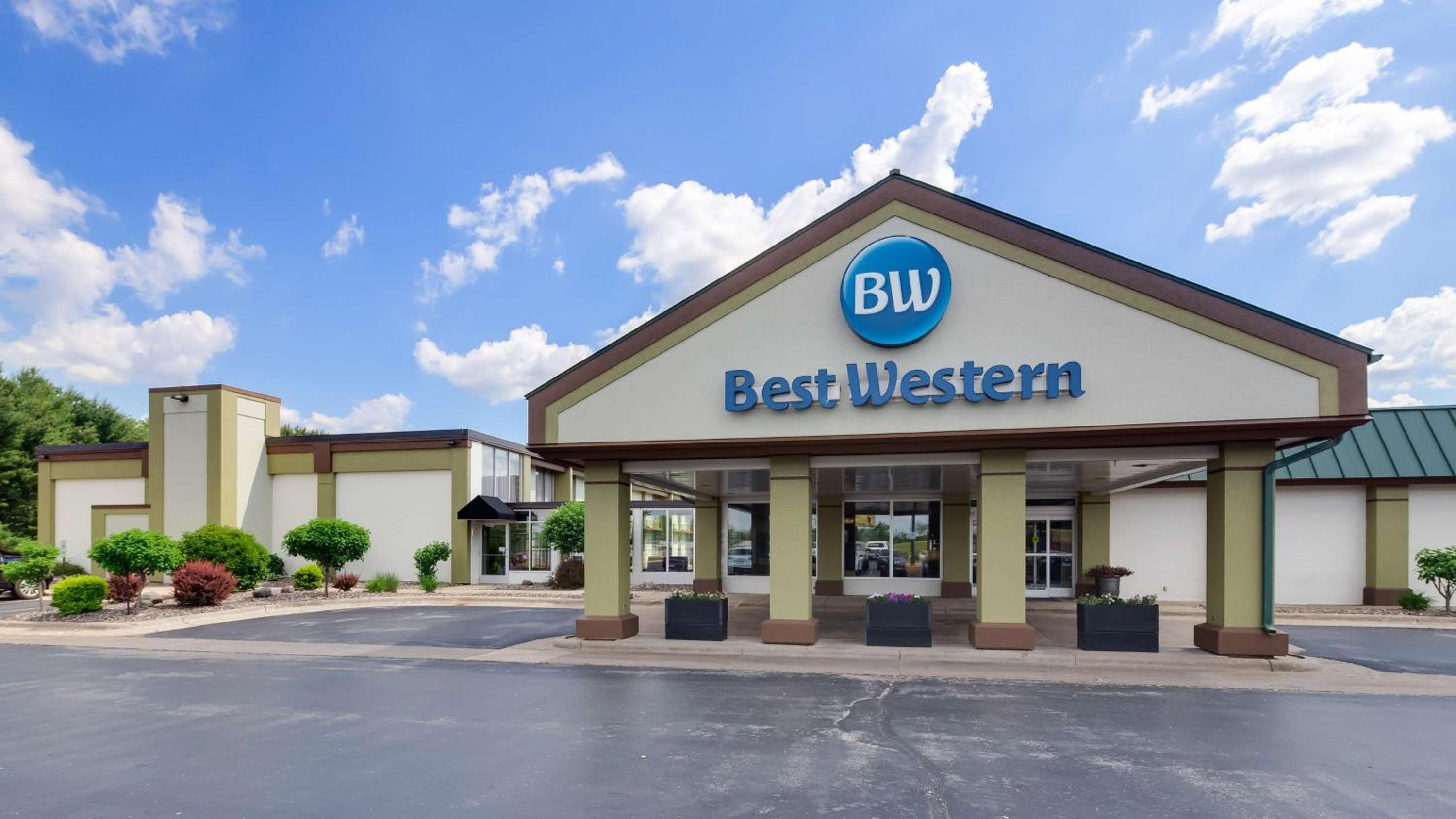 Tomah Vacations - Best Western Tomah Hotel - Property Image 2