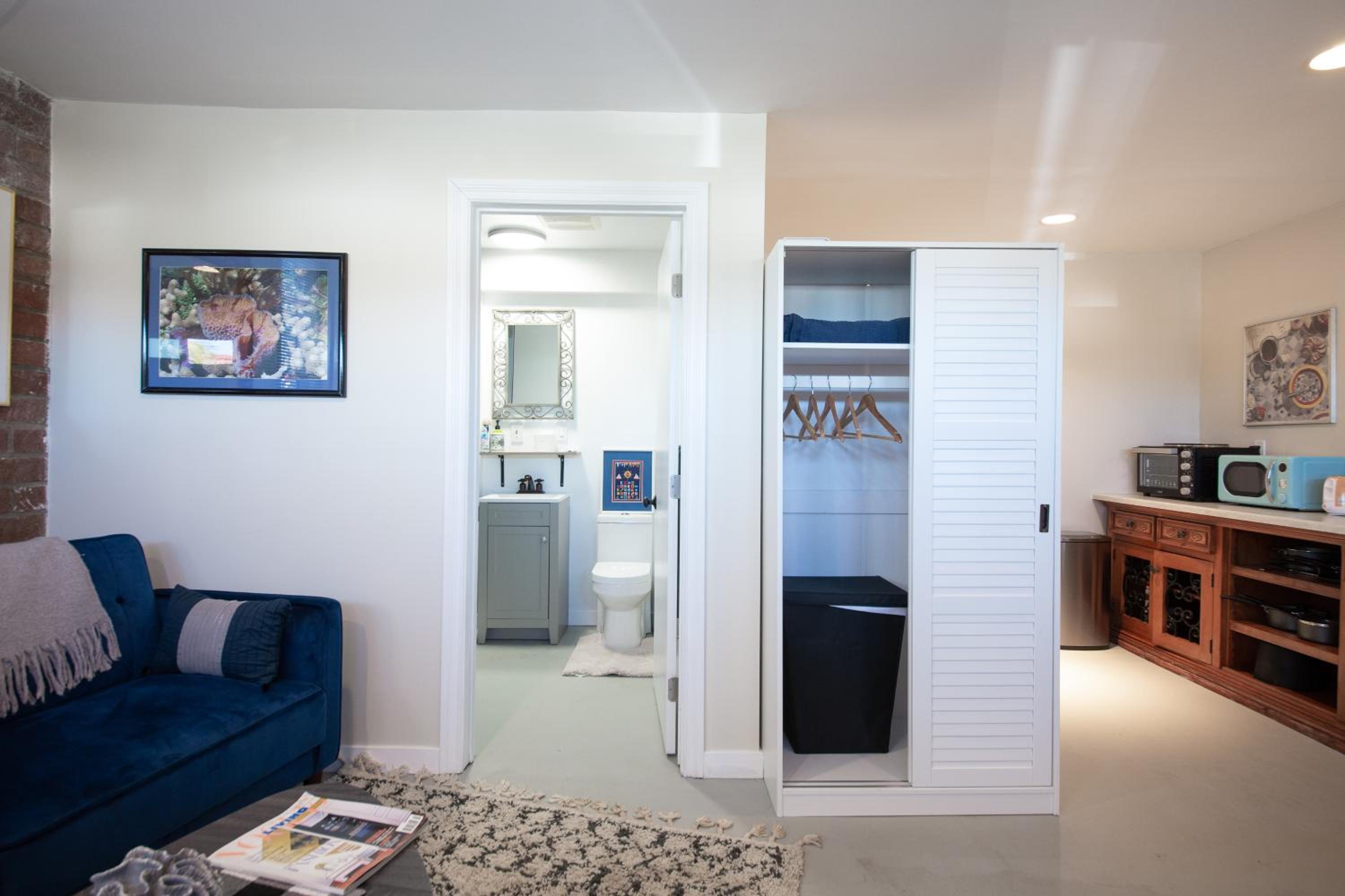 Overlooking Marina del Rey sailboats, is Green Ginger Playa Del Rey on the bluff,