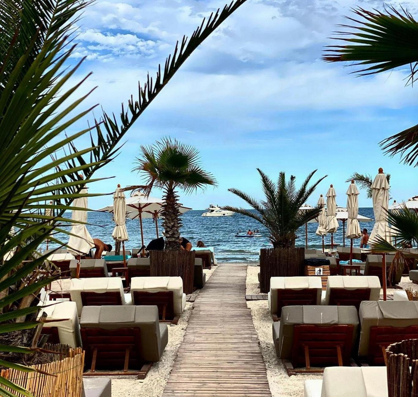 Summerland Luxury Velvet FRONT SEA VIEW view 3
