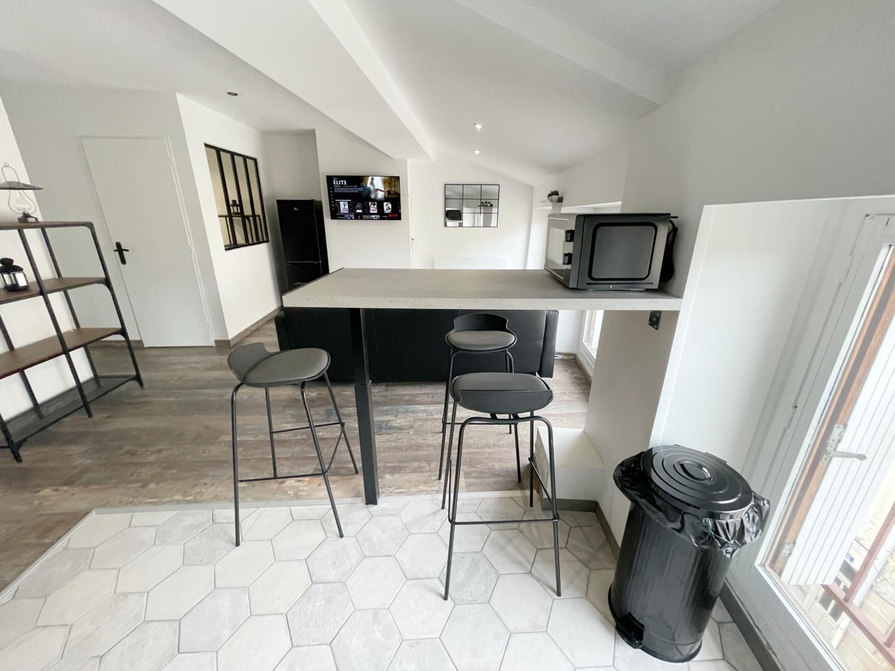 017 CHIC & COSY F2 53m2 HYPERCENTRE WIFI SMART TV NETFLIX