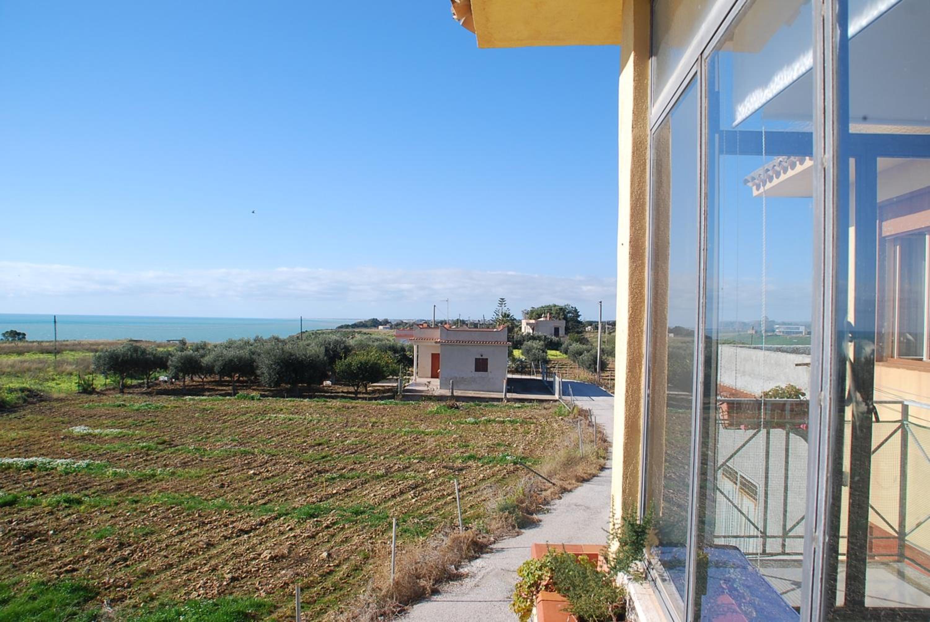 Charming Apartment with Sea View in Porto Palo 115 m² view 3