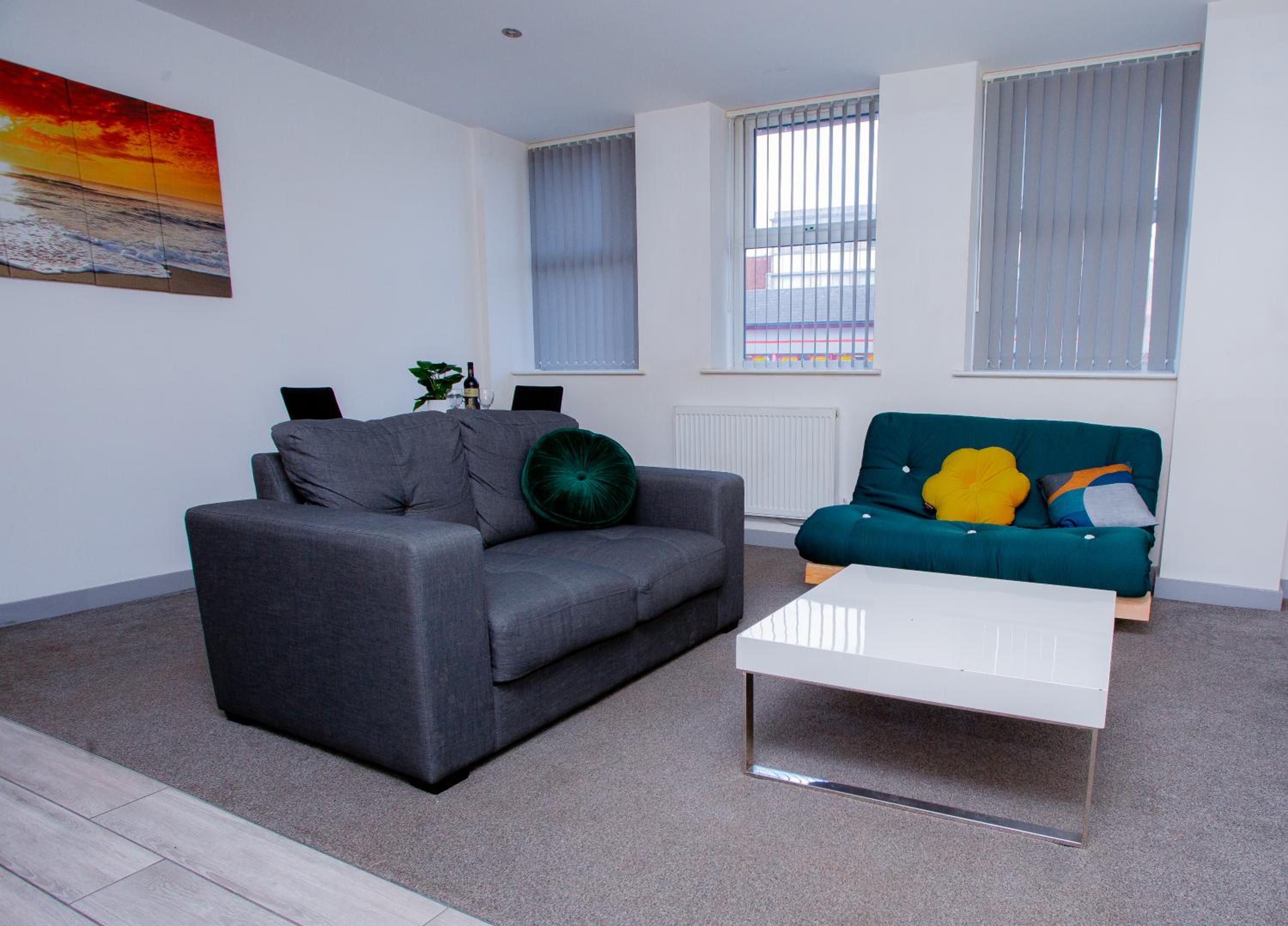 Cosy Executive City Apartment 2 view 5