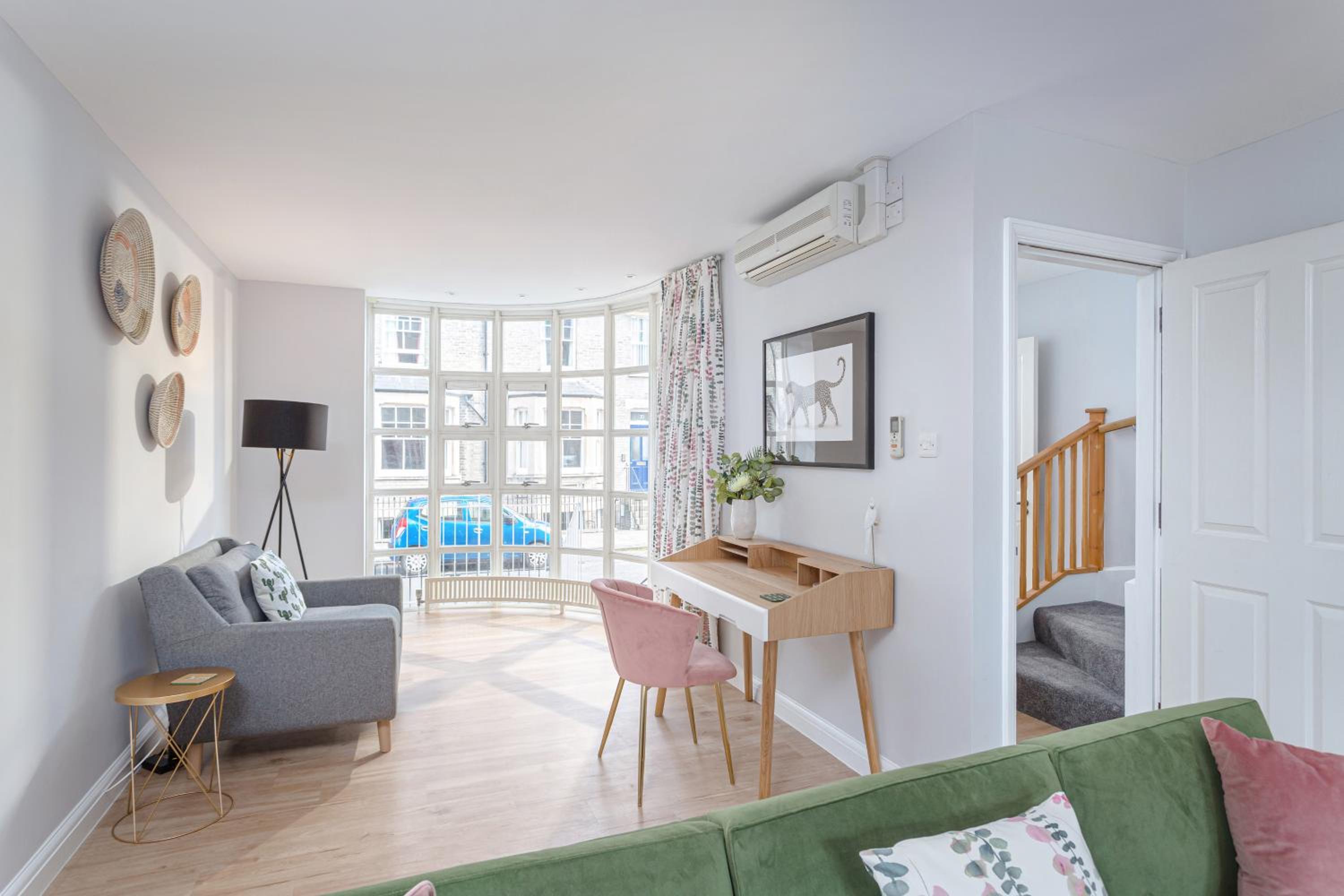 3 Bedroom Jesus Green Townhouse with Parking