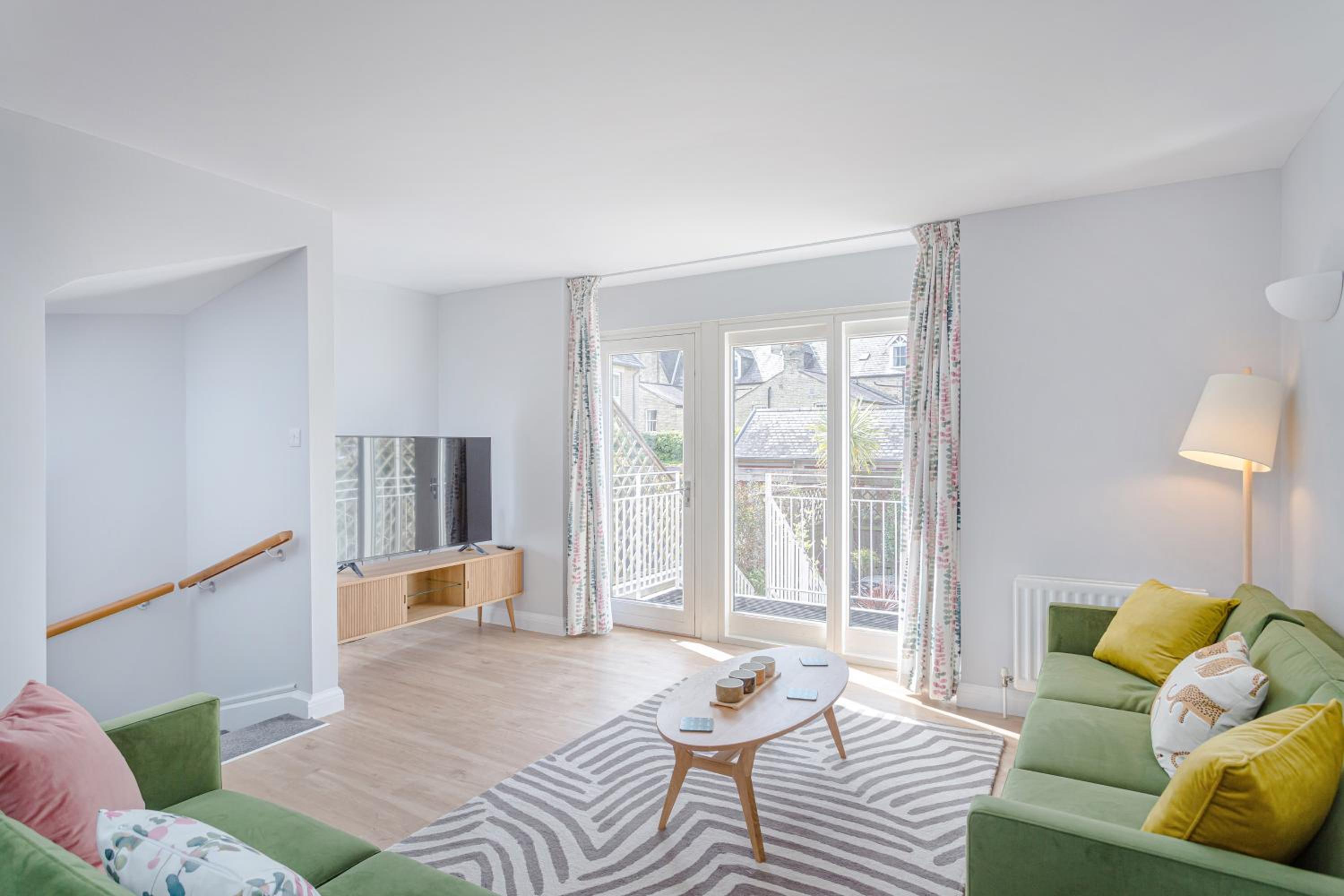 3 Bedroom Jesus Green Townhouse with Parking