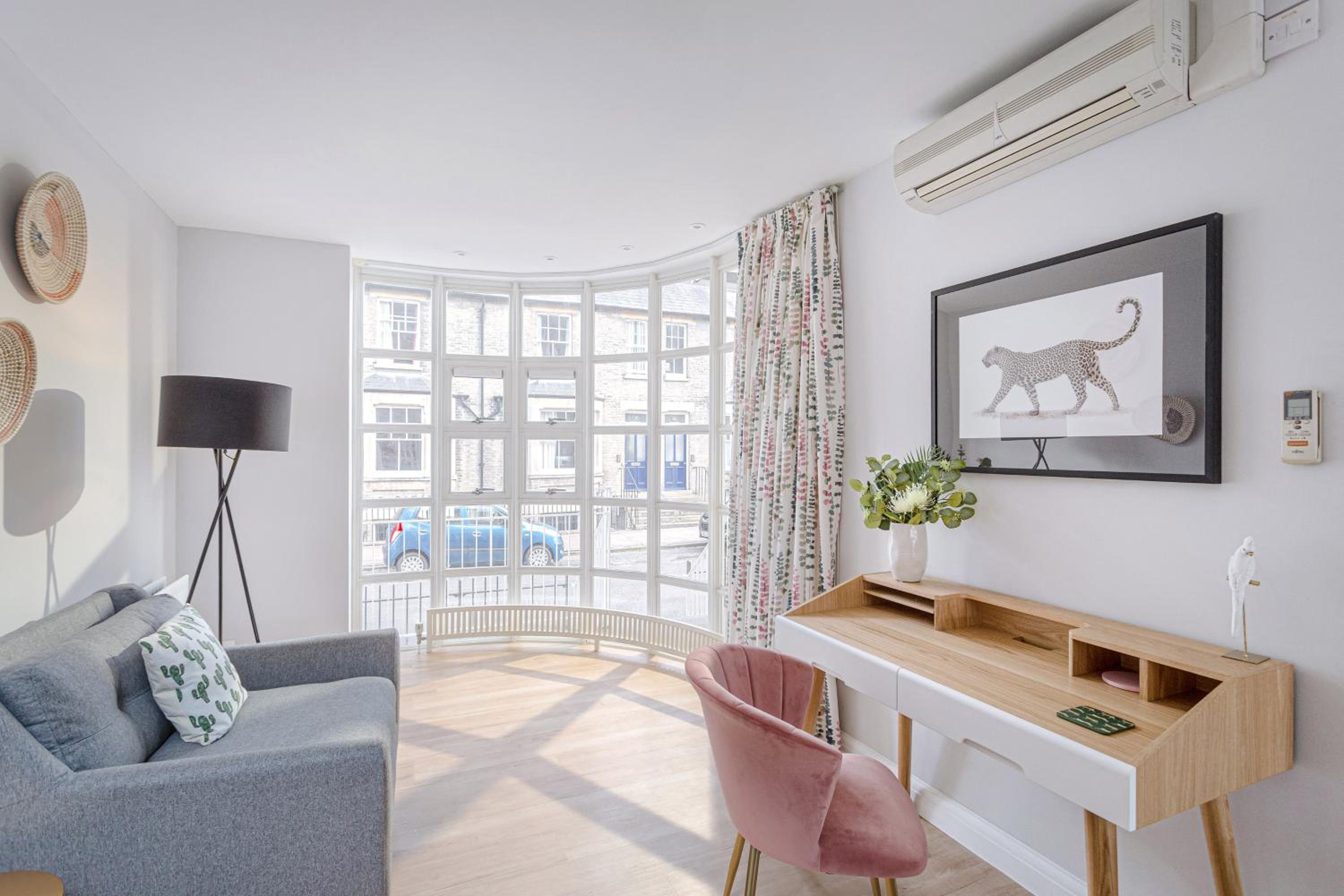 3 Bedroom Jesus Green Townhouse with Parking