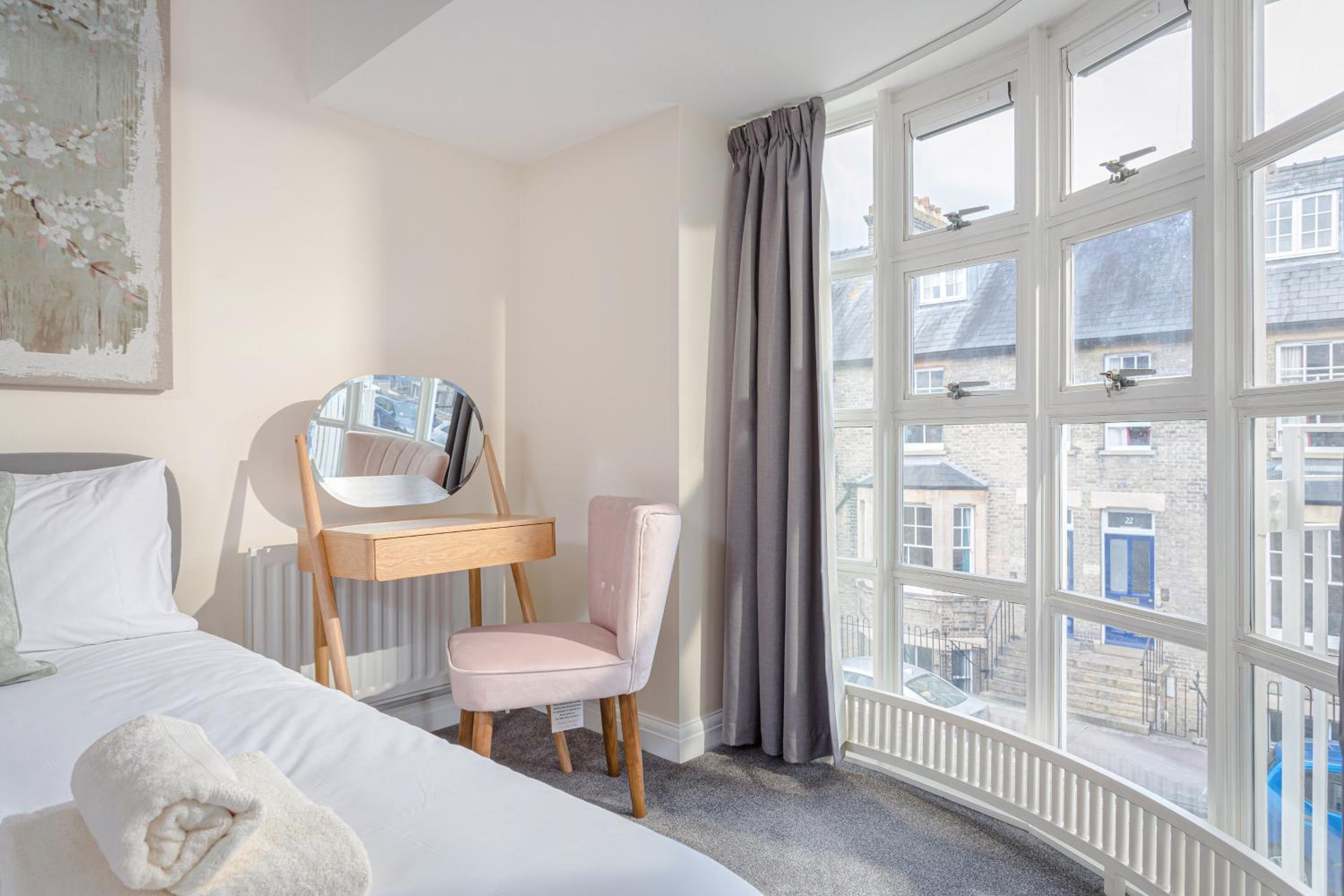 3 Bedroom Jesus Green Townhouse with Parking