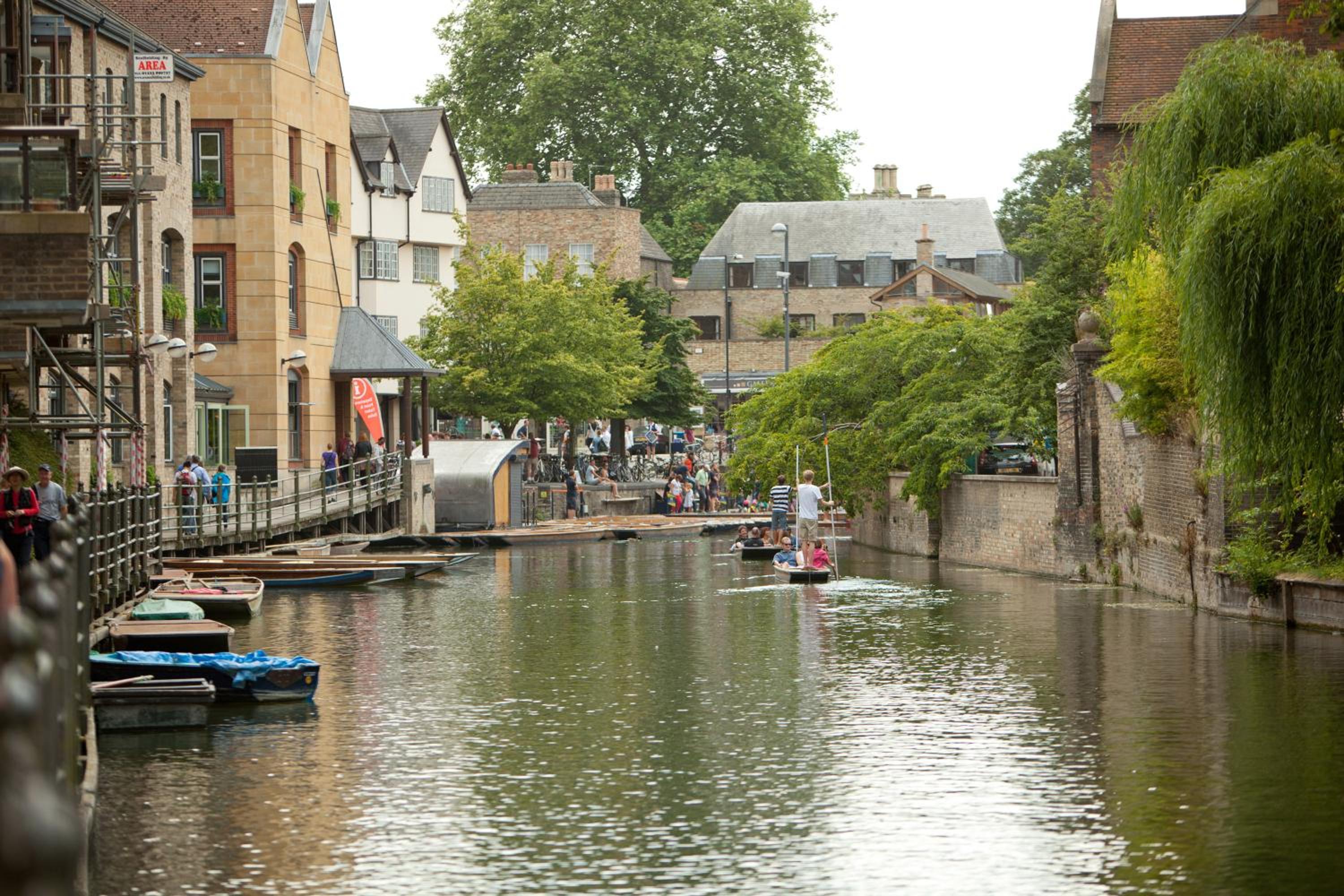 3 Bedroom Jesus Green Townhouse with Parking