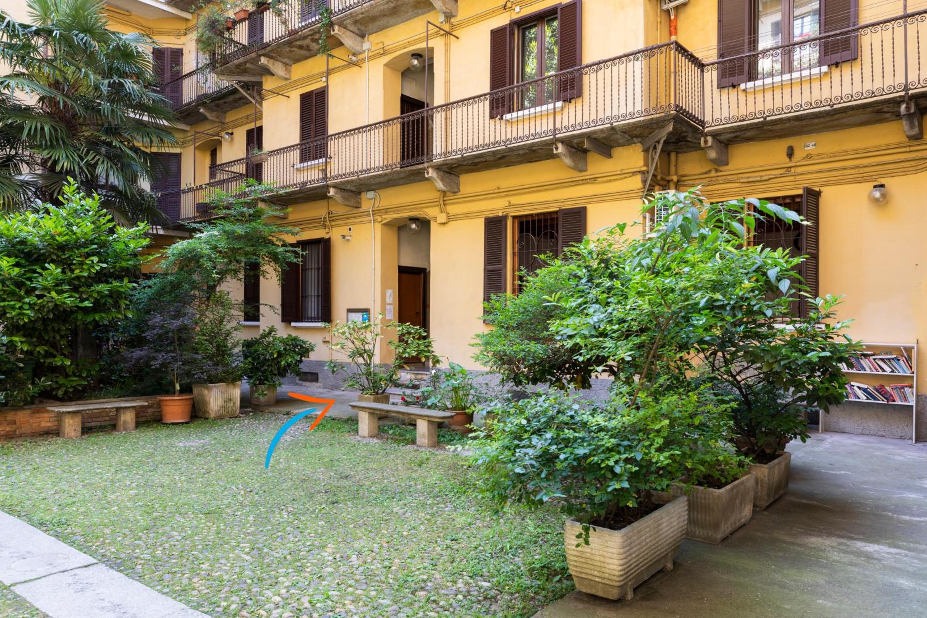 Fashion District - Top Floor Apartment