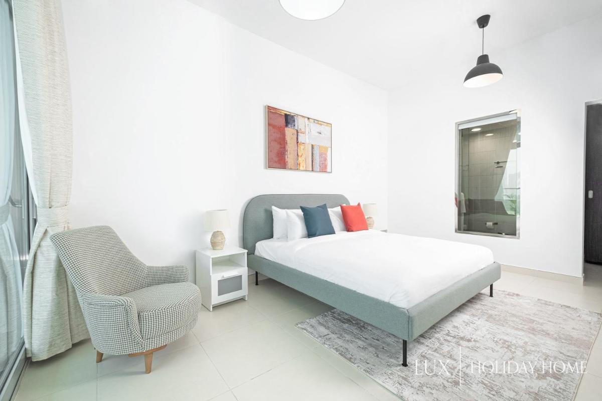 LUX Opulent Island Suite 6 Burj View