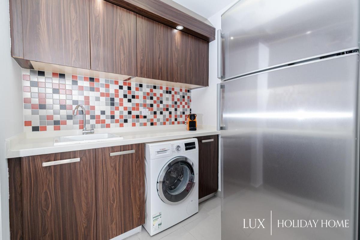 LUX Opulent Island Suite 6 Burj View