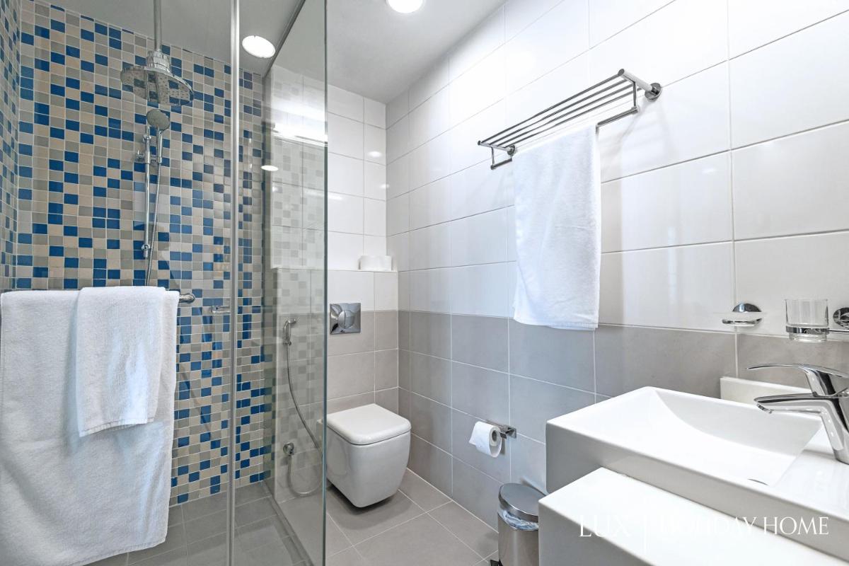 LUX Opulent Island Suite 6 Burj View