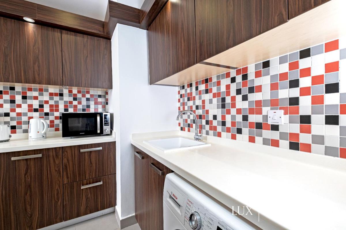 LUX Opulent Island Suite 6 Burj View