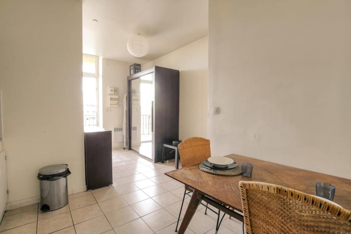 Nicely Decorated And Spacious Apt In Lyon view 4