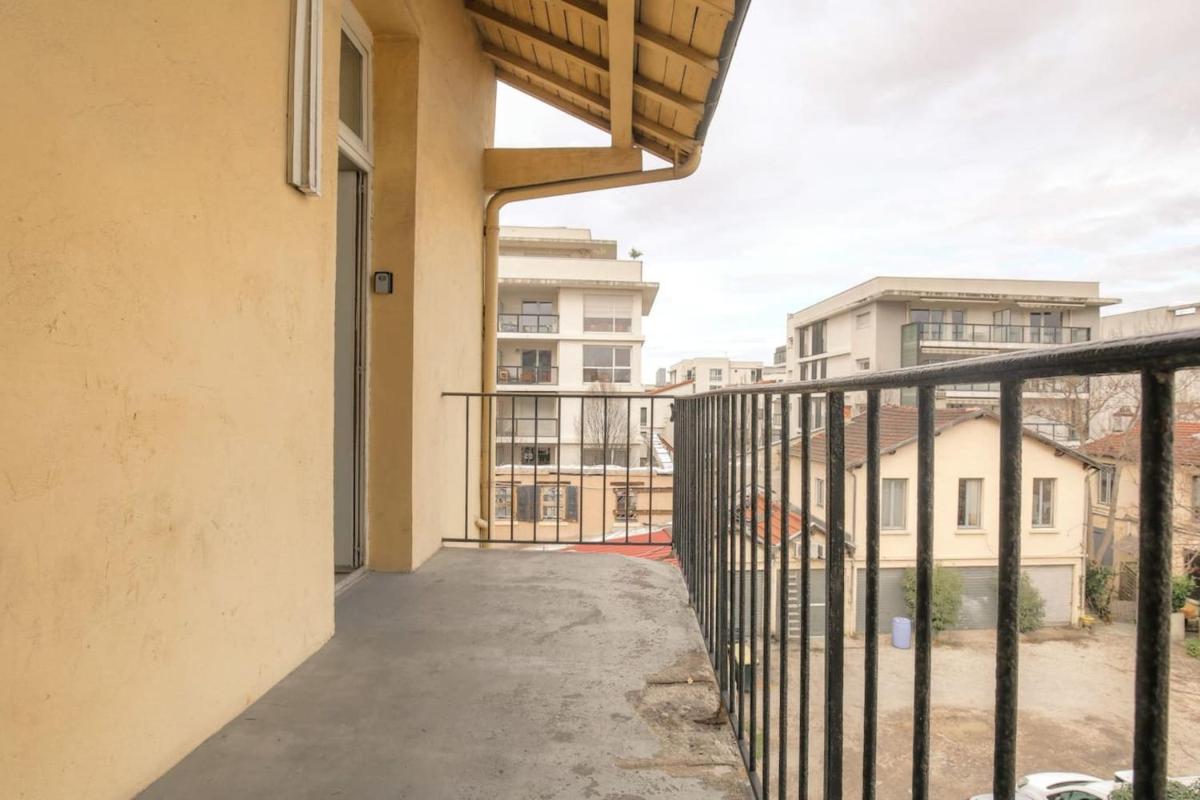 Nicely Decorated And Spacious Apt In Lyon view 5