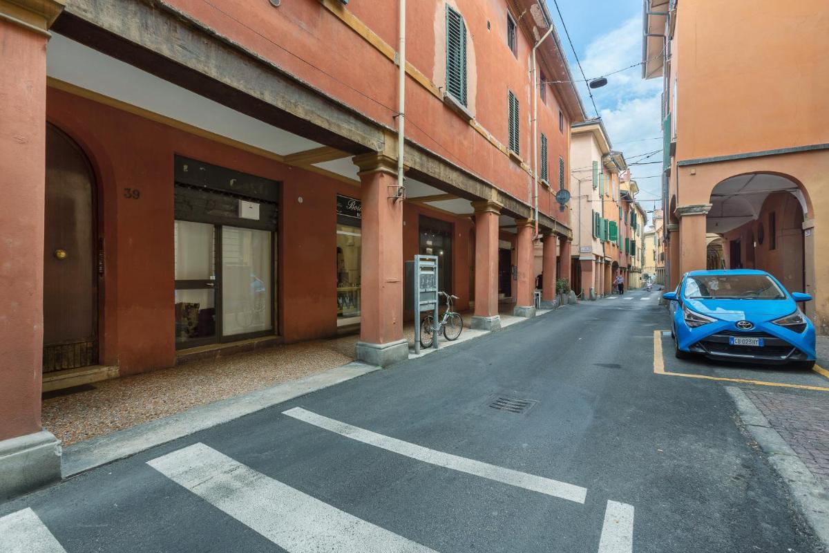 Bologna Modern Apartment Saragozza District photo 4