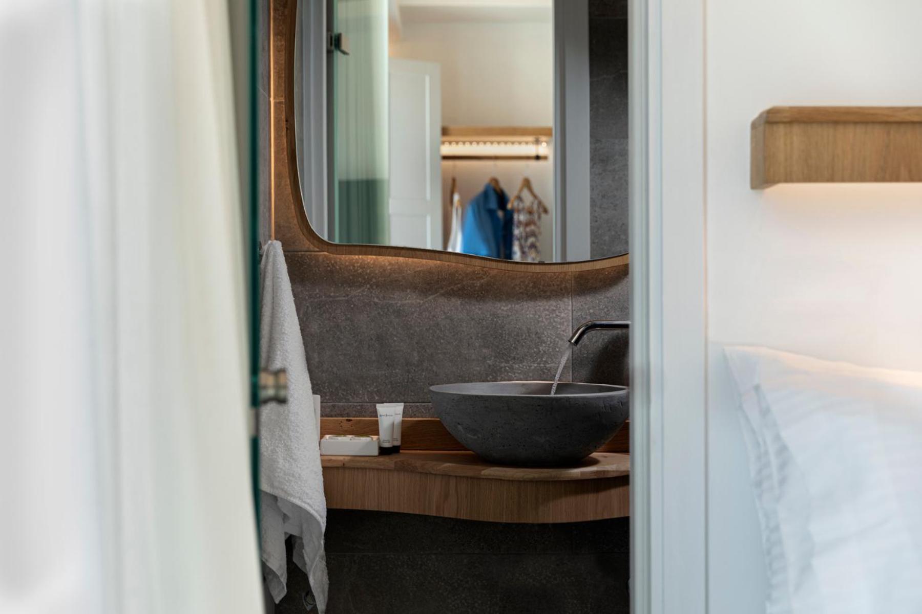 Alafropetra Luxury Suites