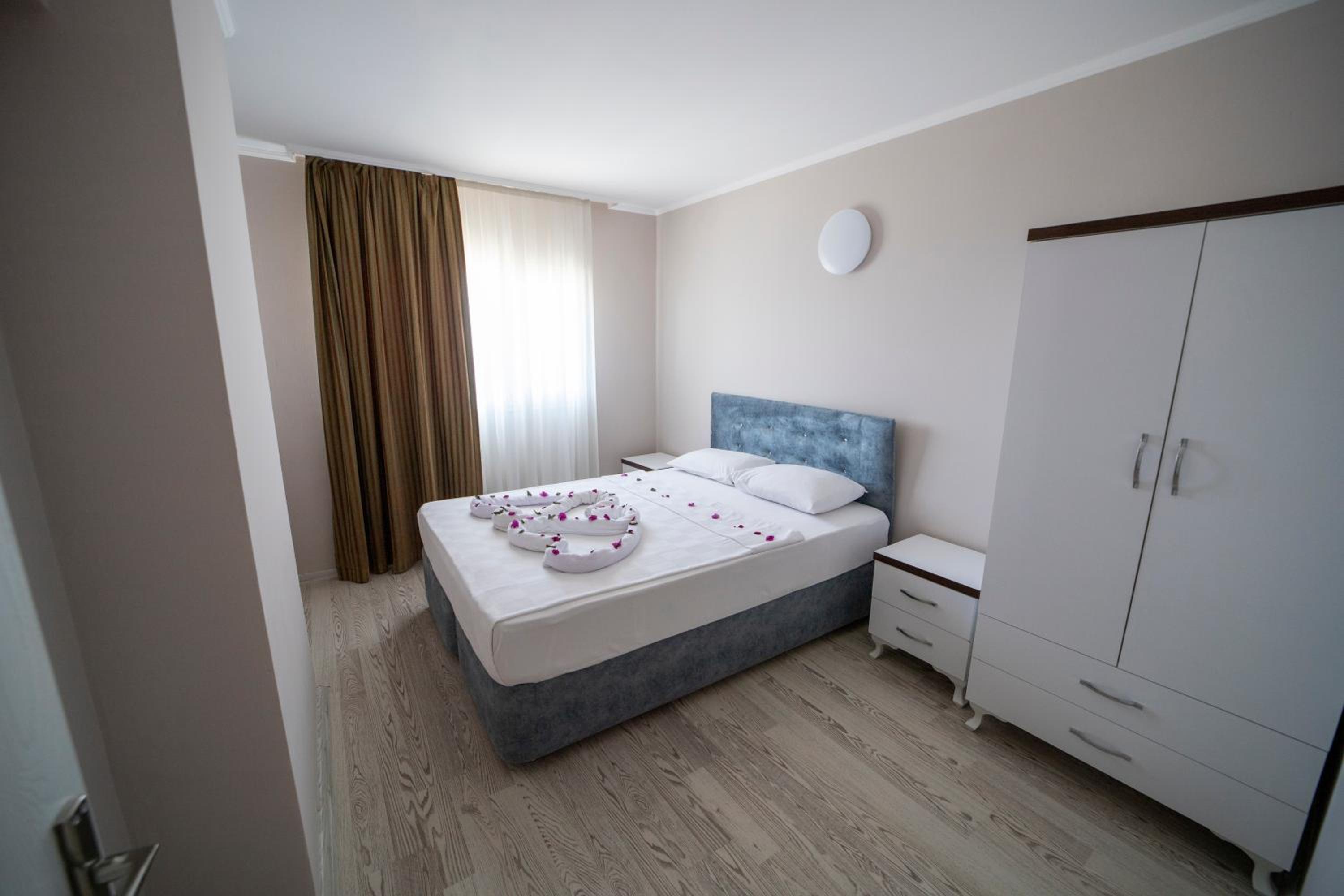 Silver Tower Residence - Image 18