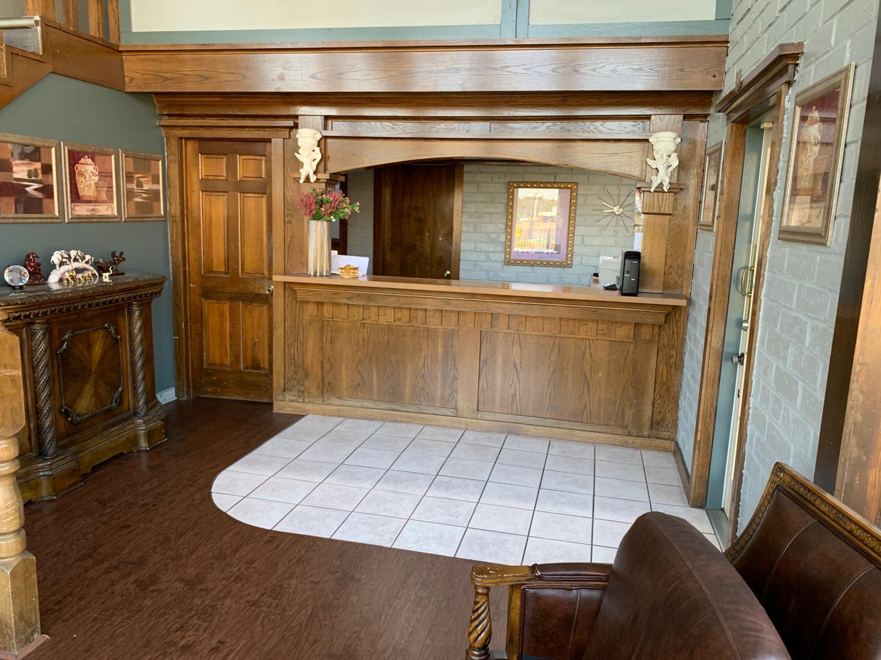 Stratford Inn Tyler view 4