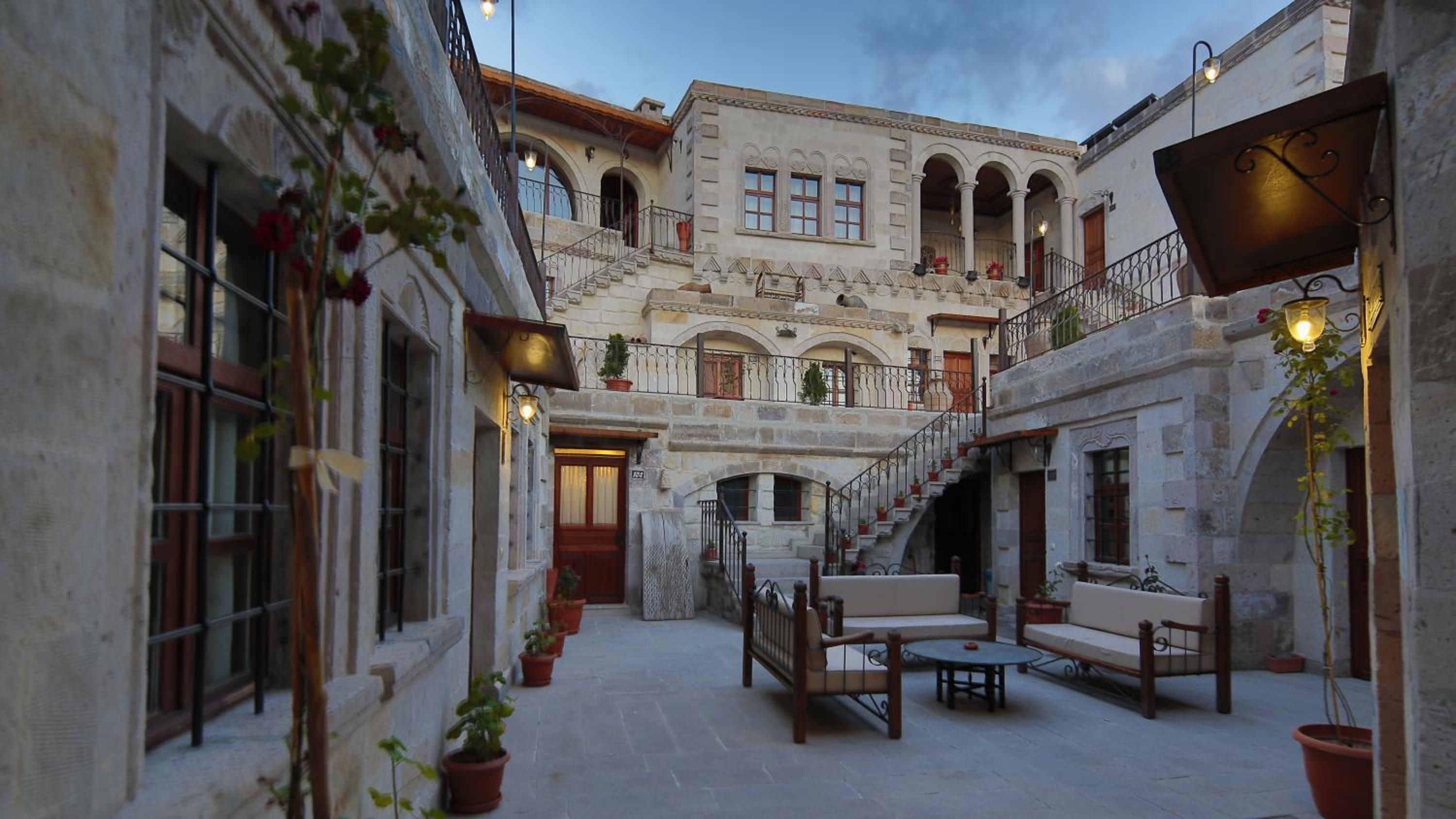 Harman Cave Hotel - Image 21