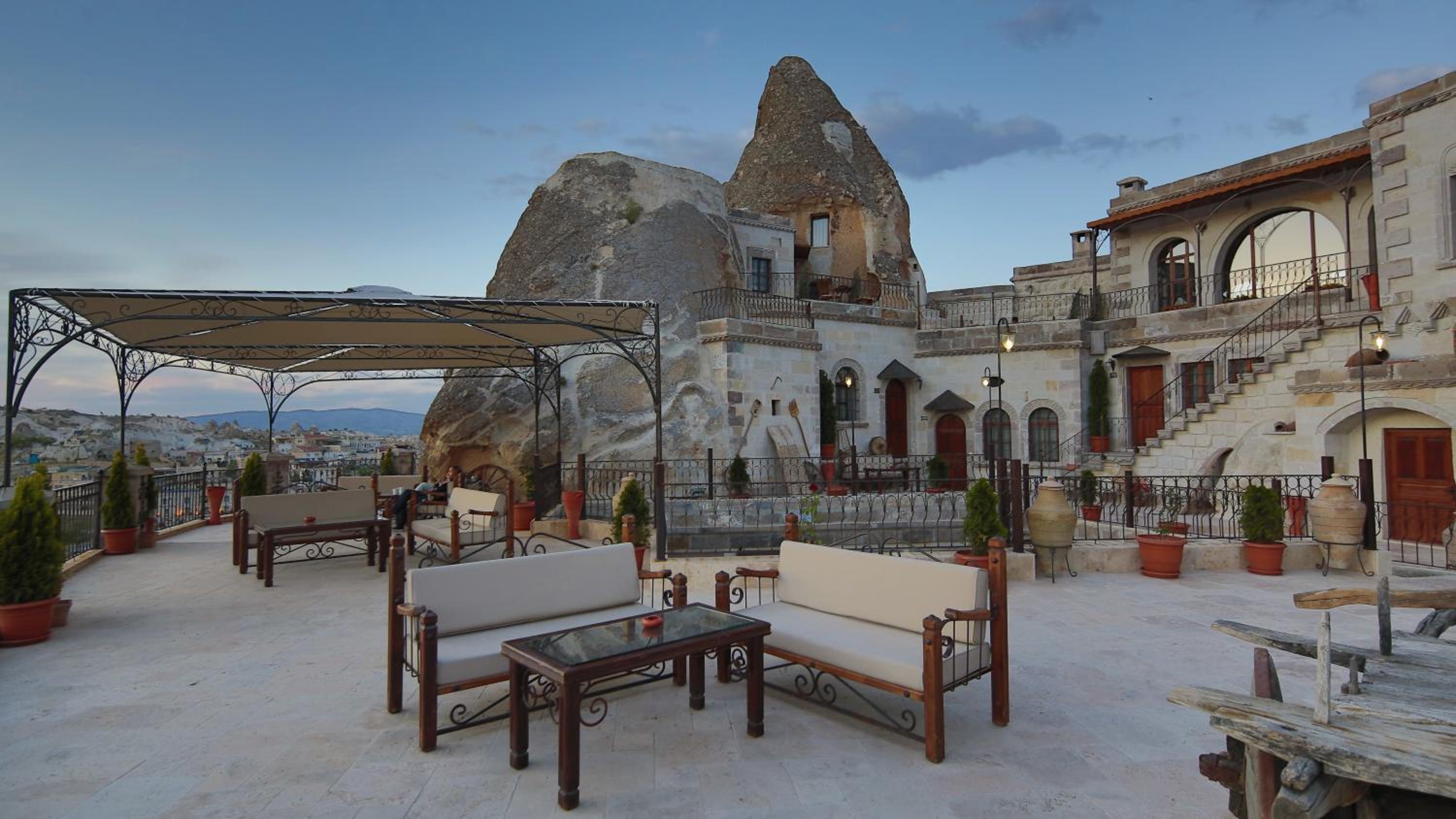 Harman Cave Hotel - Image 20