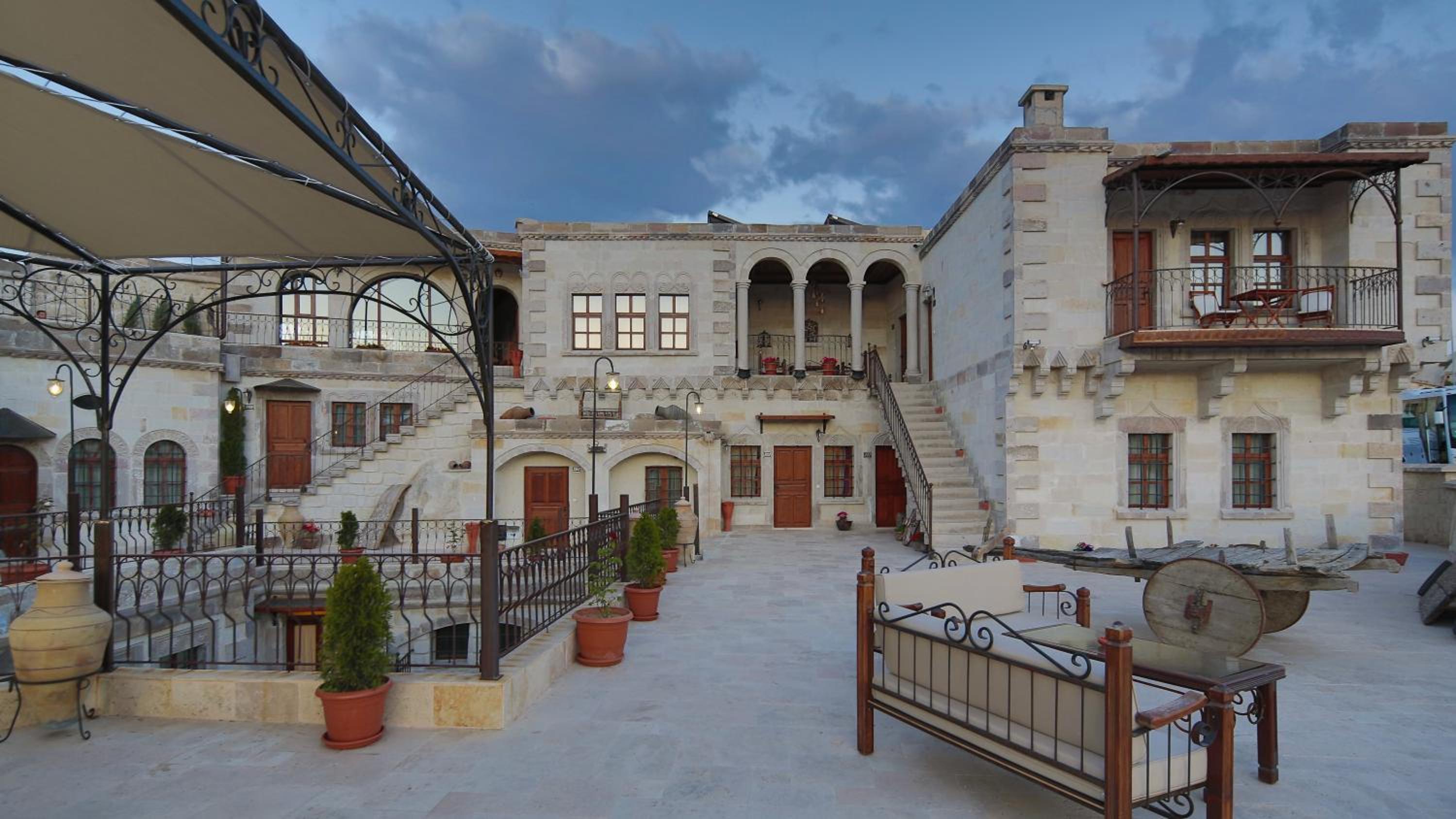 Harman Cave Hotel - Image 119