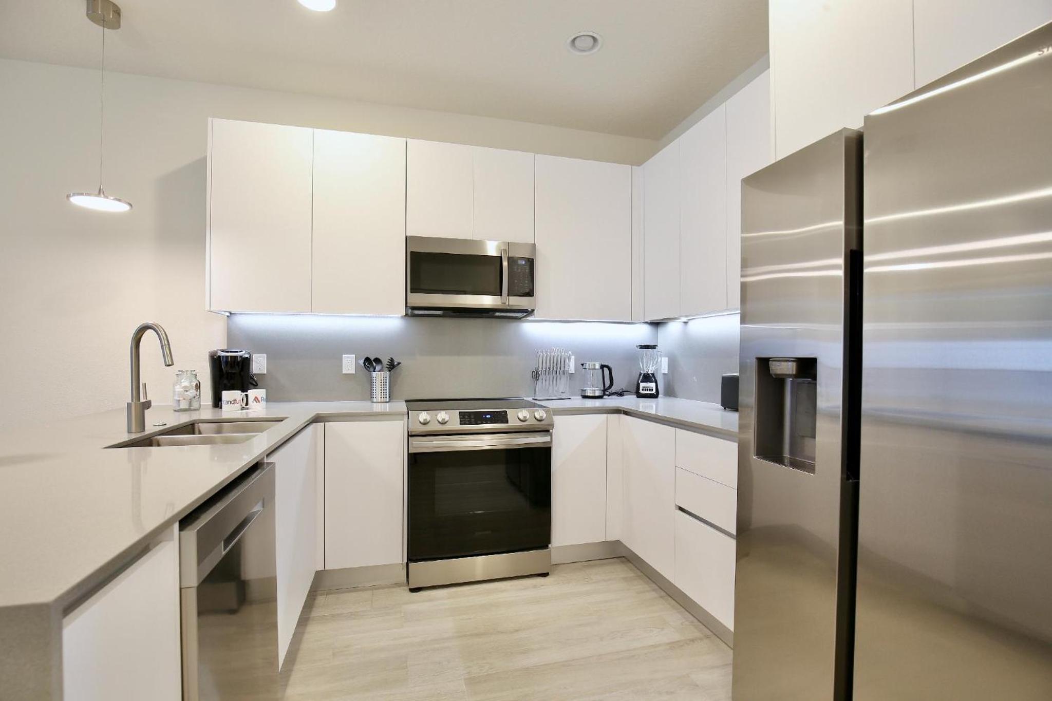 High luxury 3 bedroomloft townhouse in Hidden Forest, with private pool!
