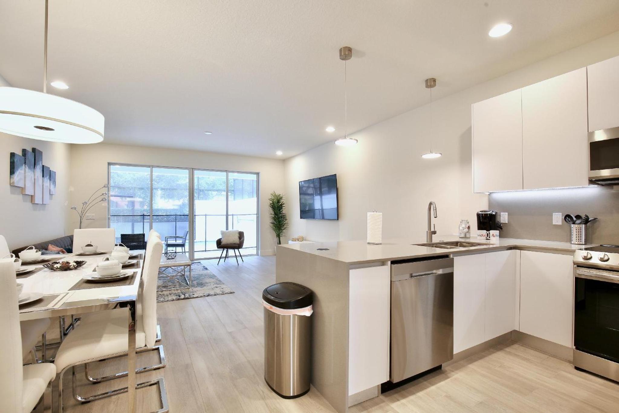 High luxury 3 bedroomloft townhouse in Hidden Forest, with private pool!
