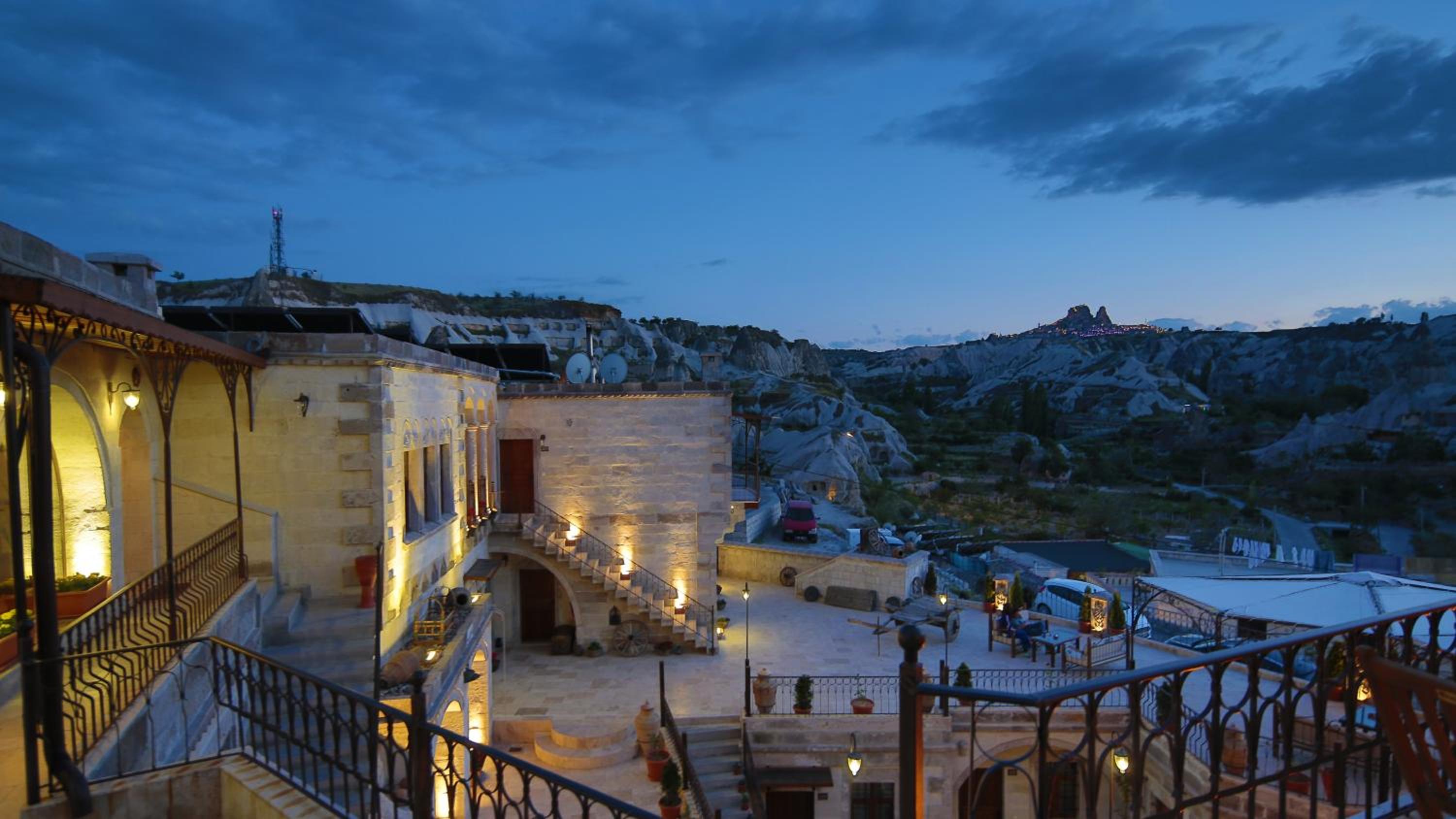 Harman Cave Hotel - Image 23