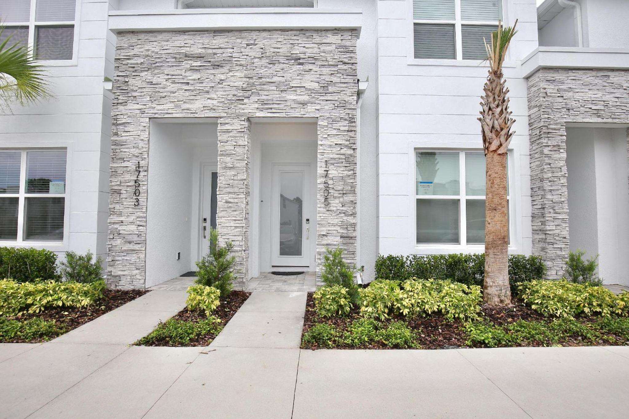 High luxury 3 bedroomloft townhouse in Hidden Forest, with private pool!